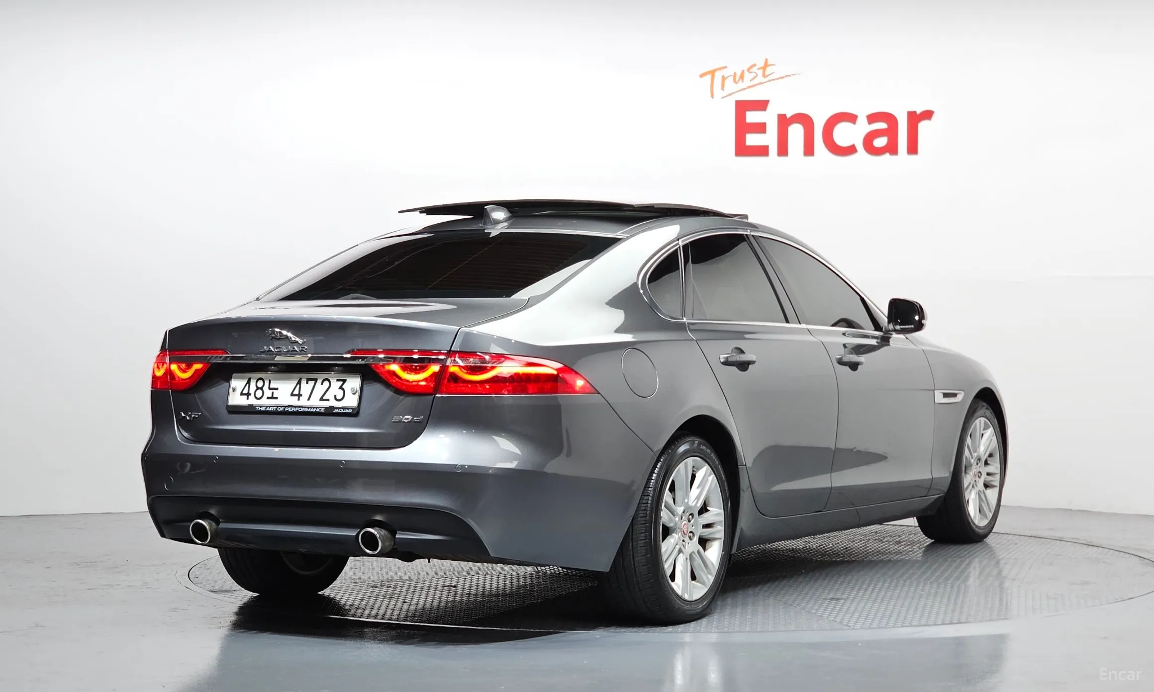 Jaguar XF (x260)