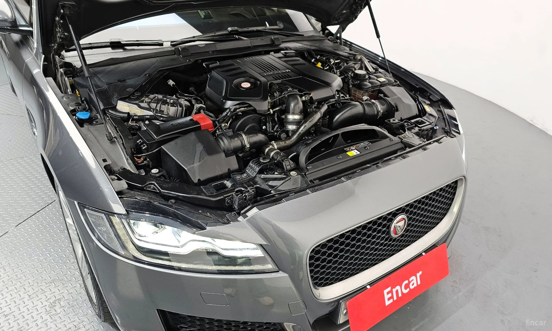 Jaguar XF (x260) превью 6