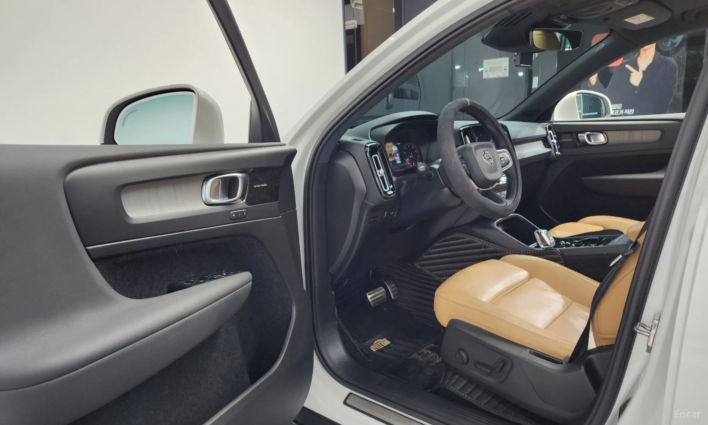 Volvo XC40 превью 10
