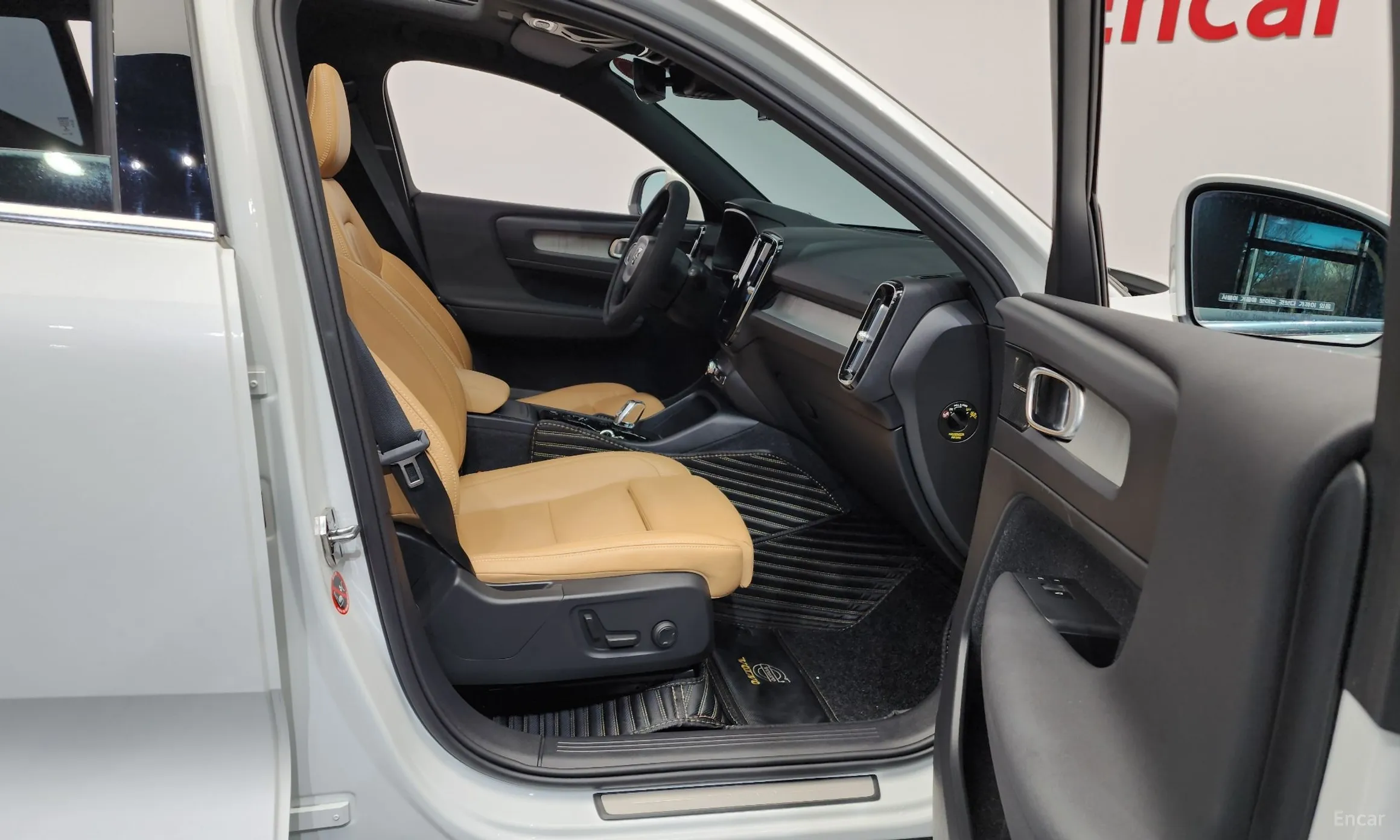 Volvo XC40 превью 11