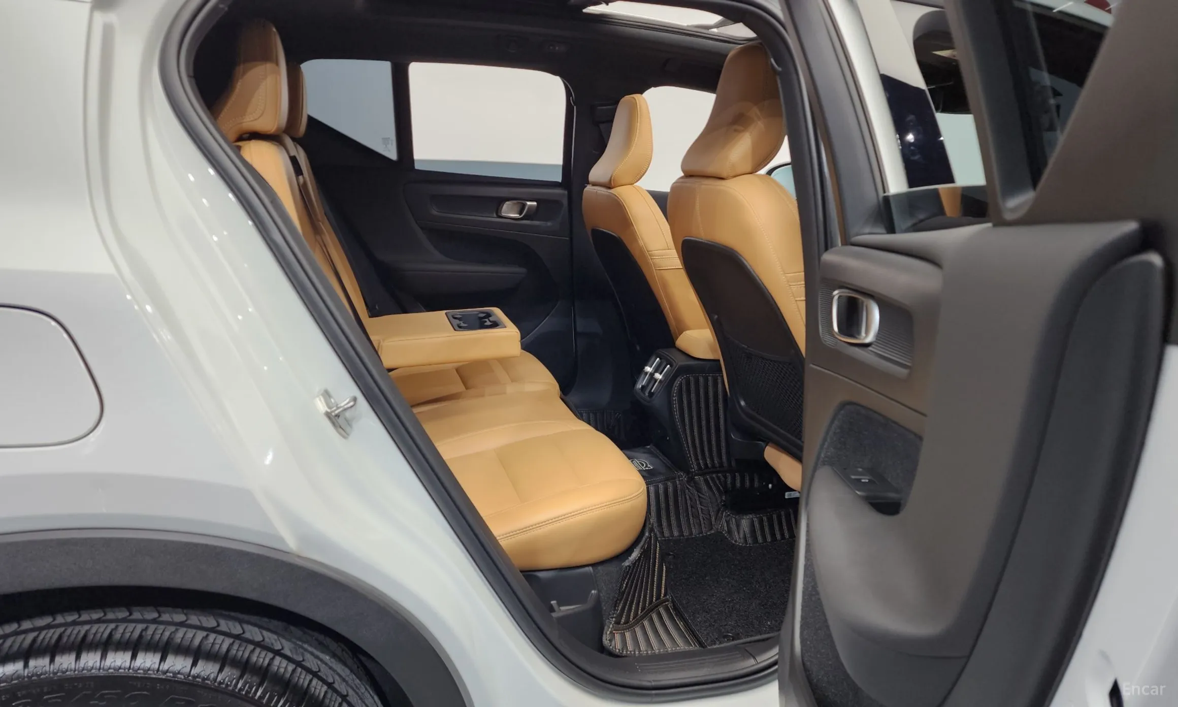 Volvo XC40 превью 12