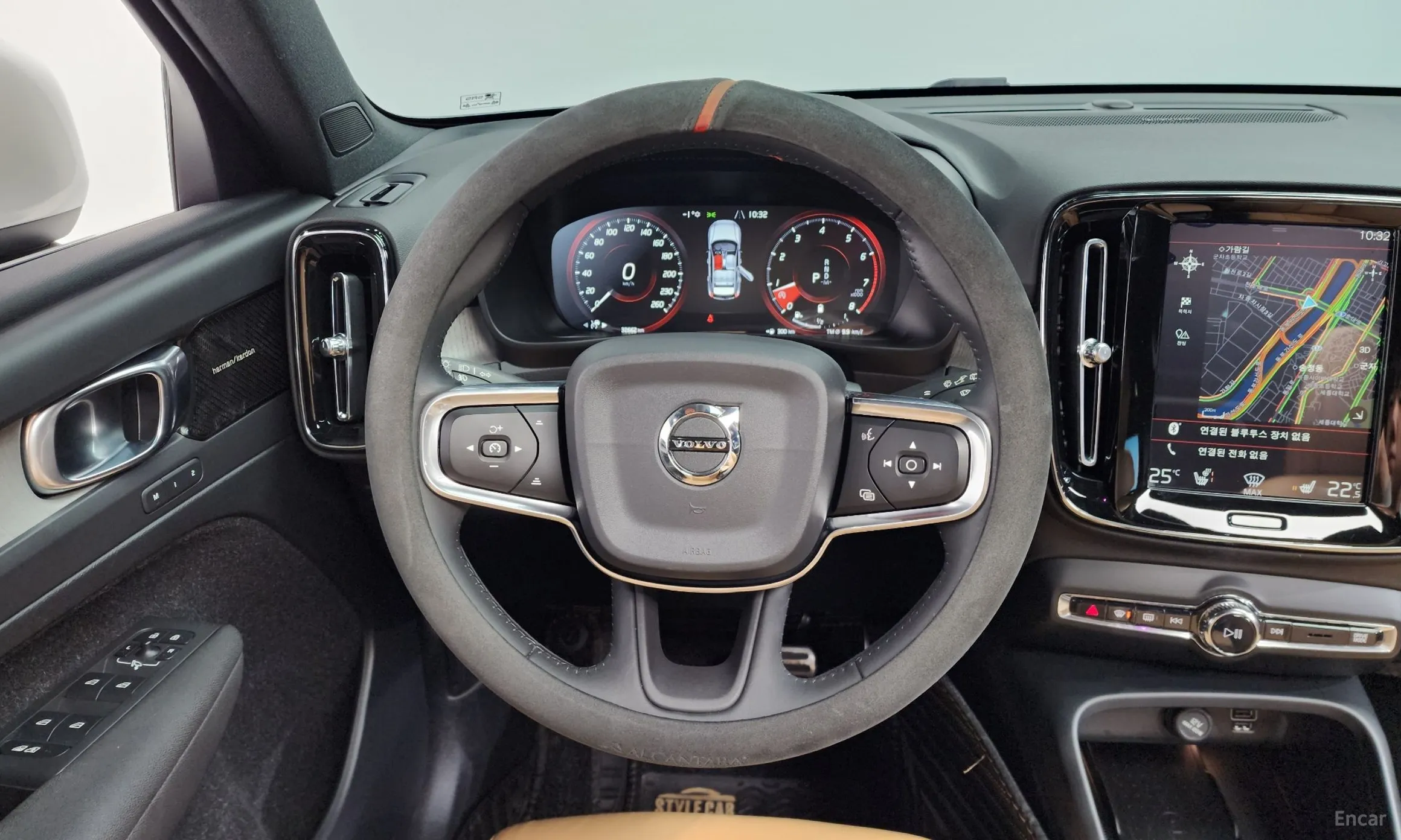 Volvo XC40 превью 13