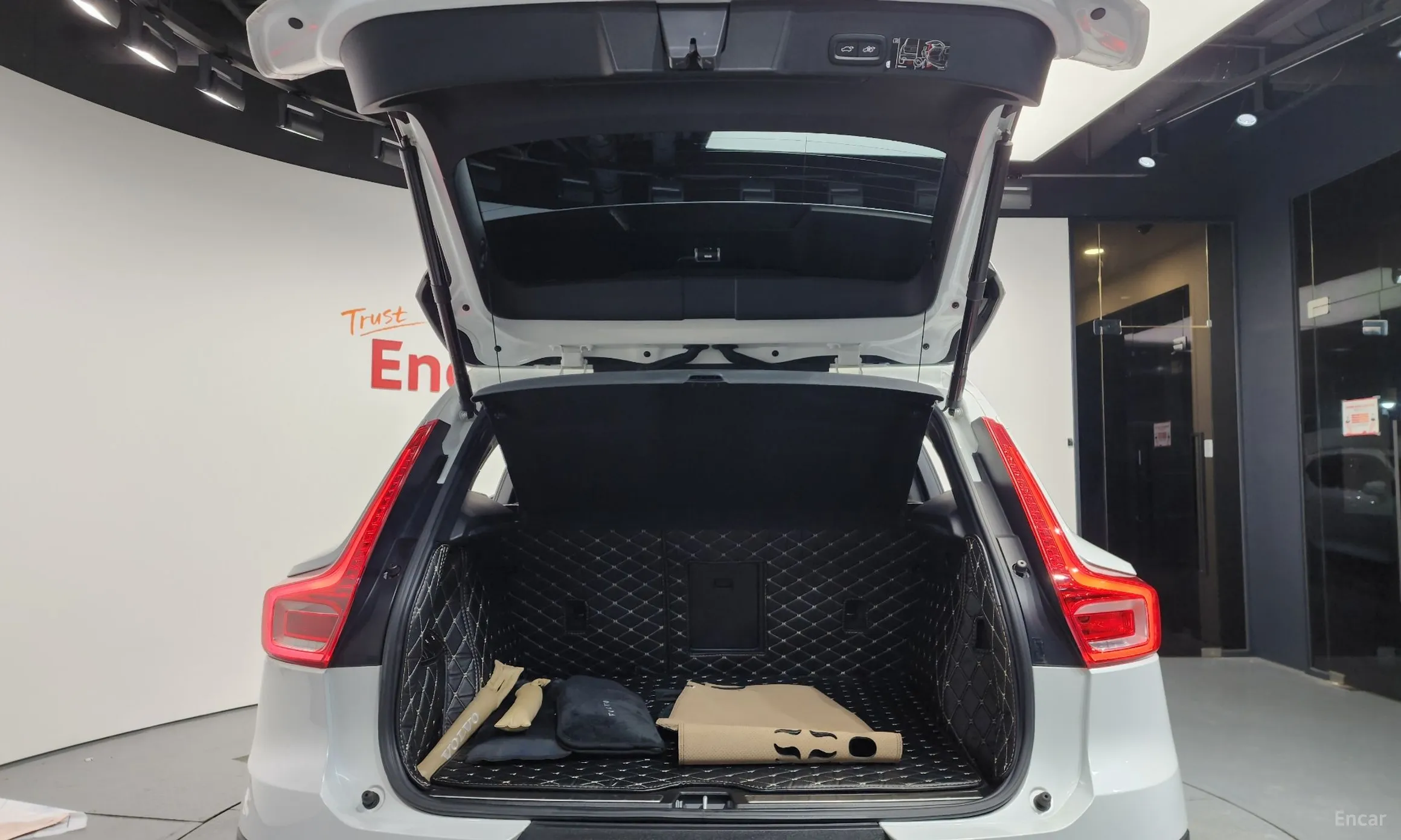 Volvo XC40 превью 20