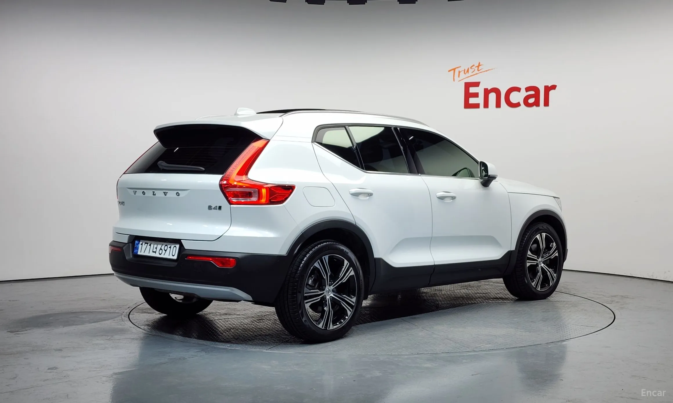 Volvo XC40 превью 4