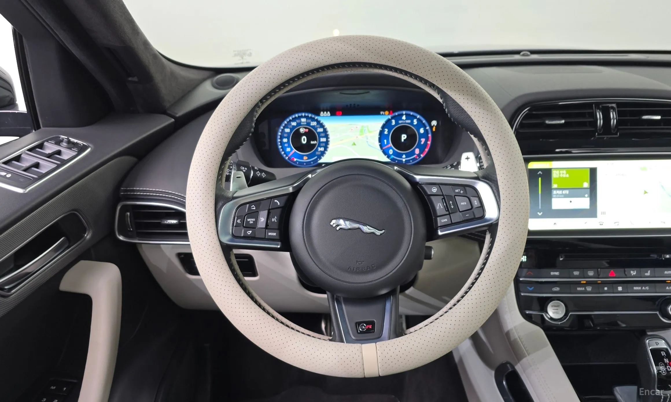 Jaguar F-PACE превью 13