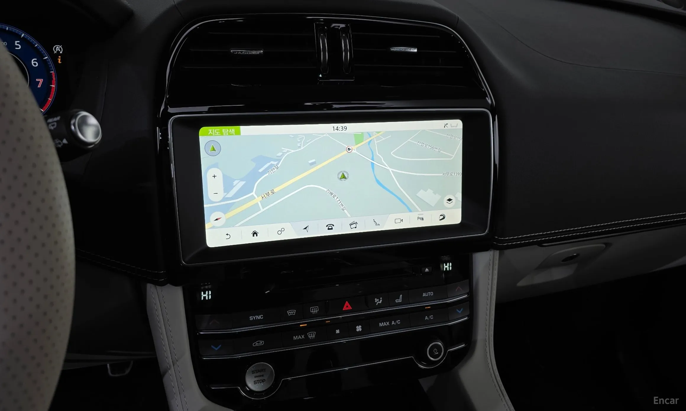 Jaguar F-PACE превью 14