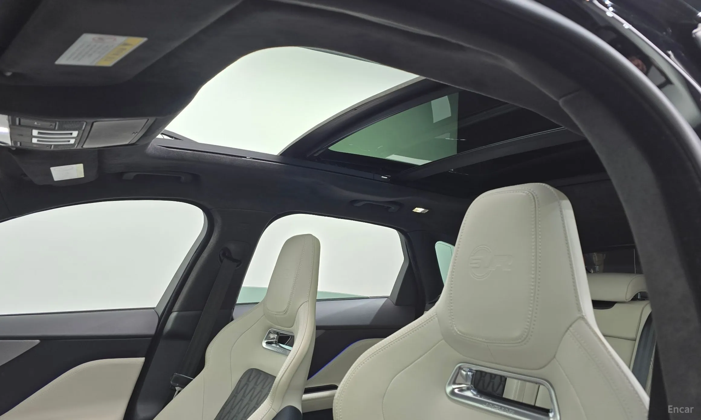 Jaguar F-PACE превью 19