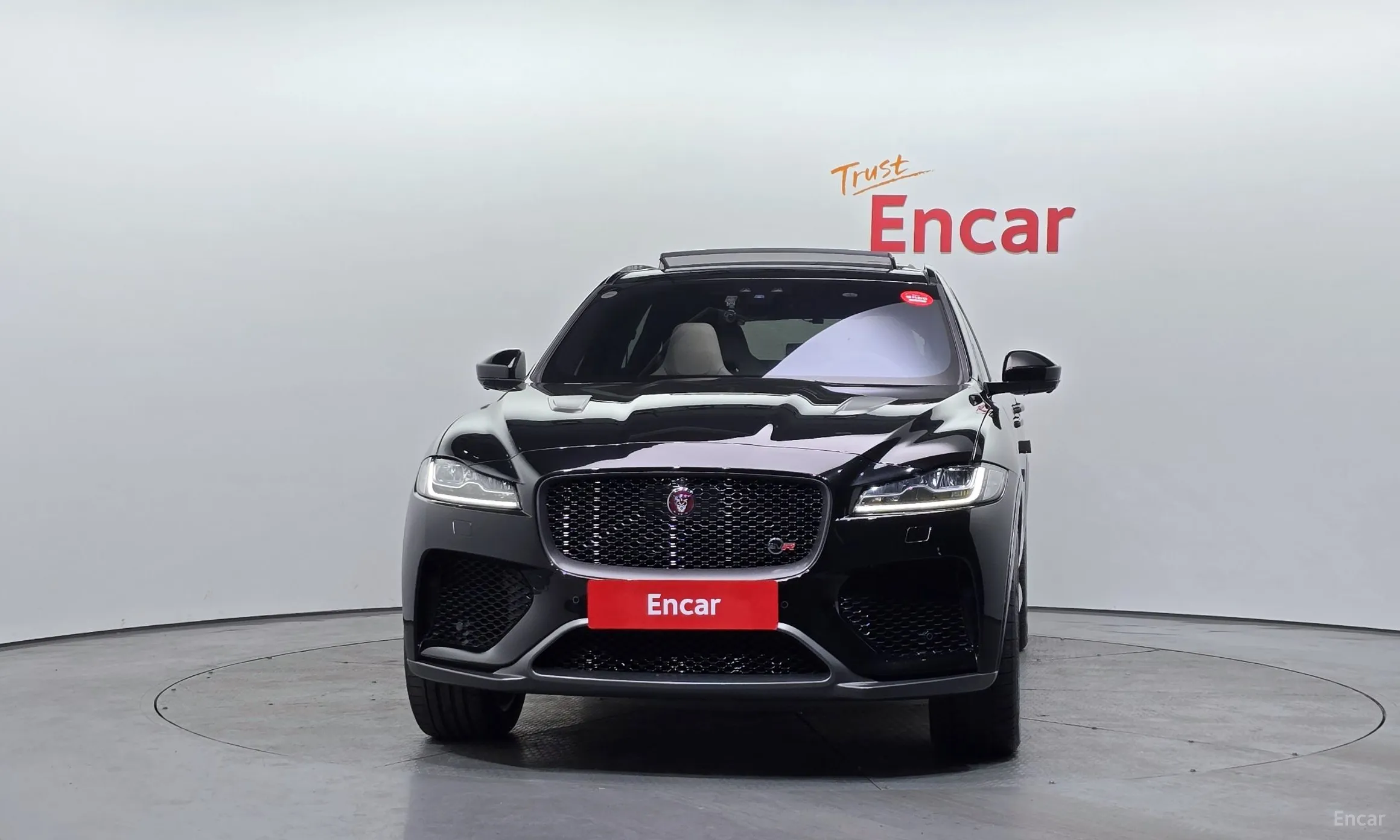 Jaguar F-PACE превью 3