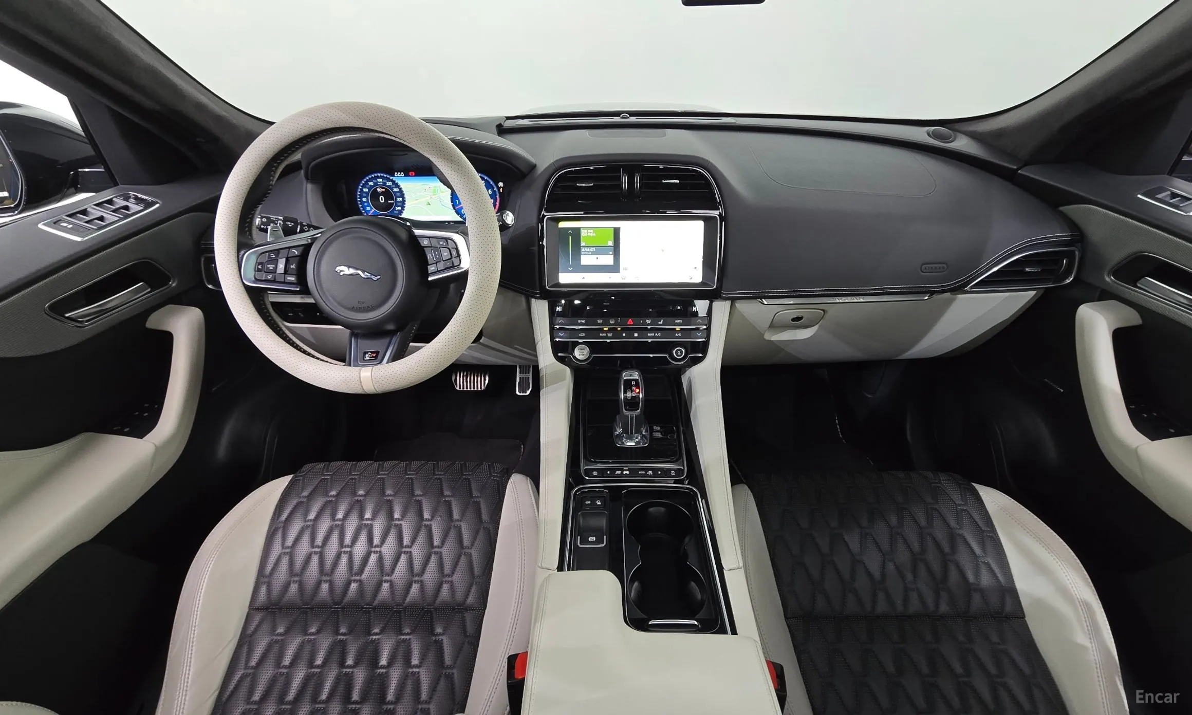 Jaguar F-PACE превью 7