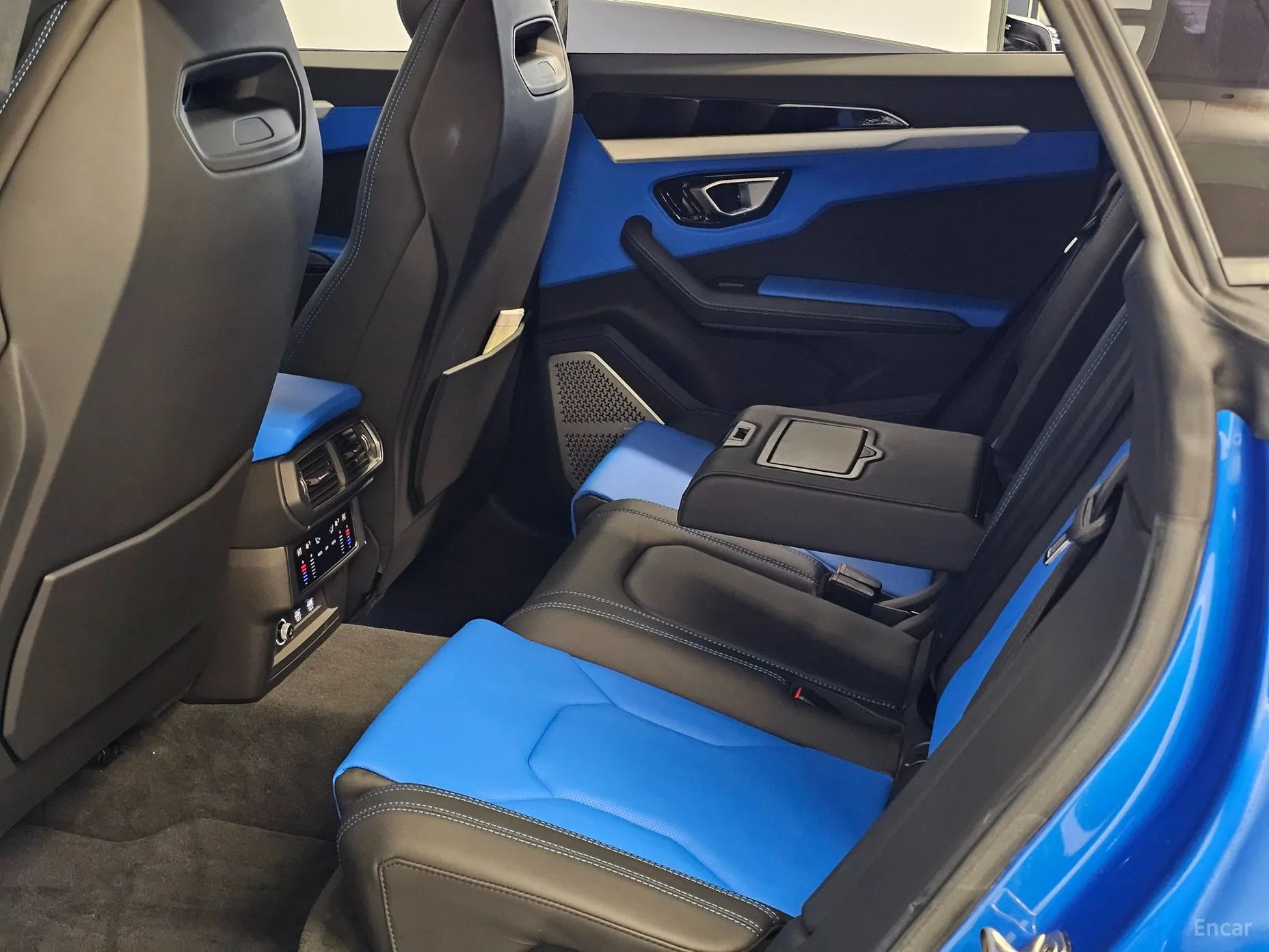 Lamborghini Urus превью 16