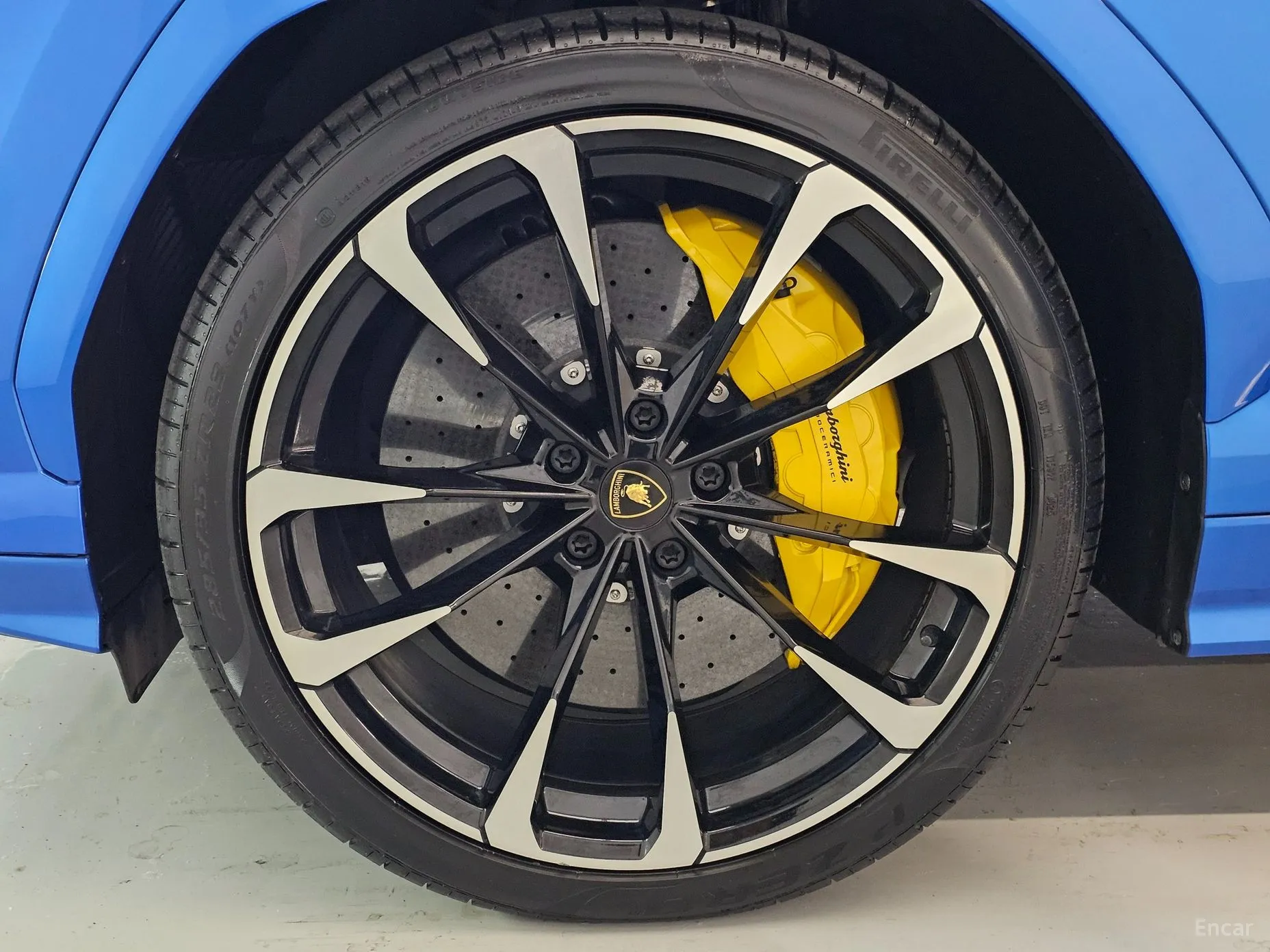 Lamborghini Urus превью 8