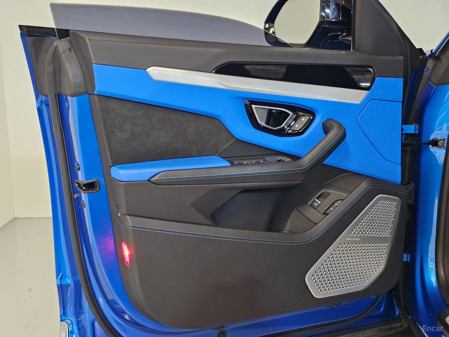 Lamborghini Urus превью 9