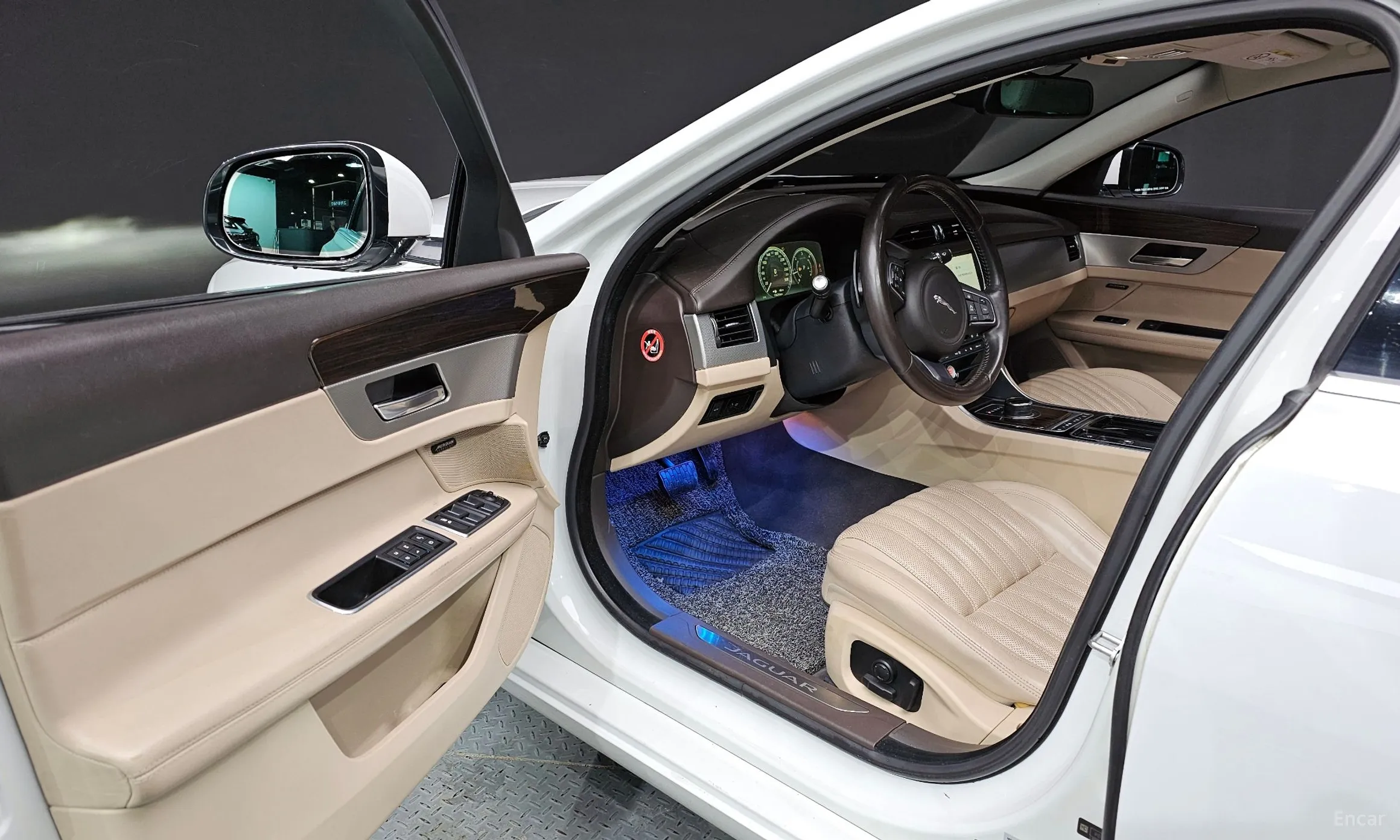 Jaguar XF (x260) превью 10