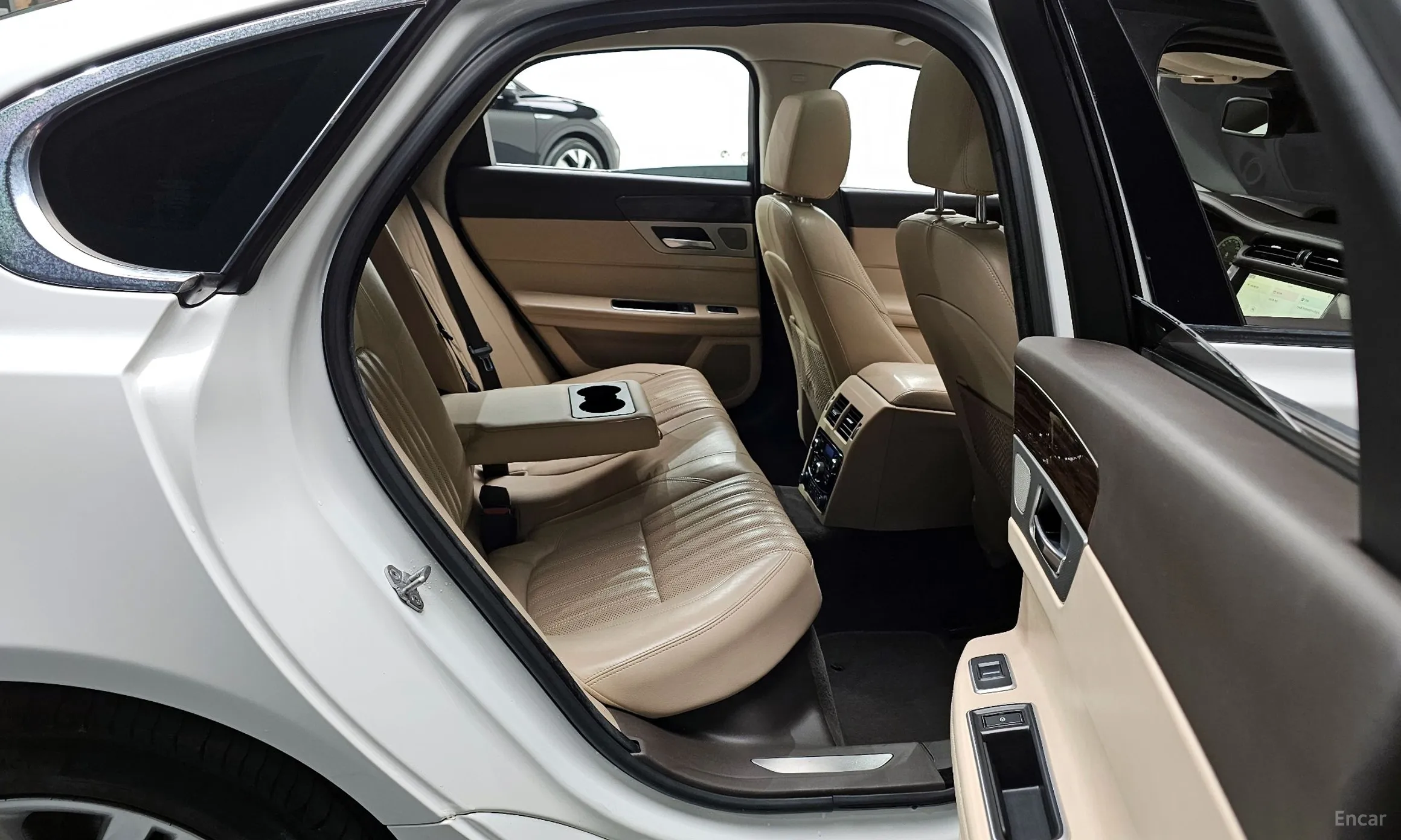 Jaguar XF (x260) превью 12