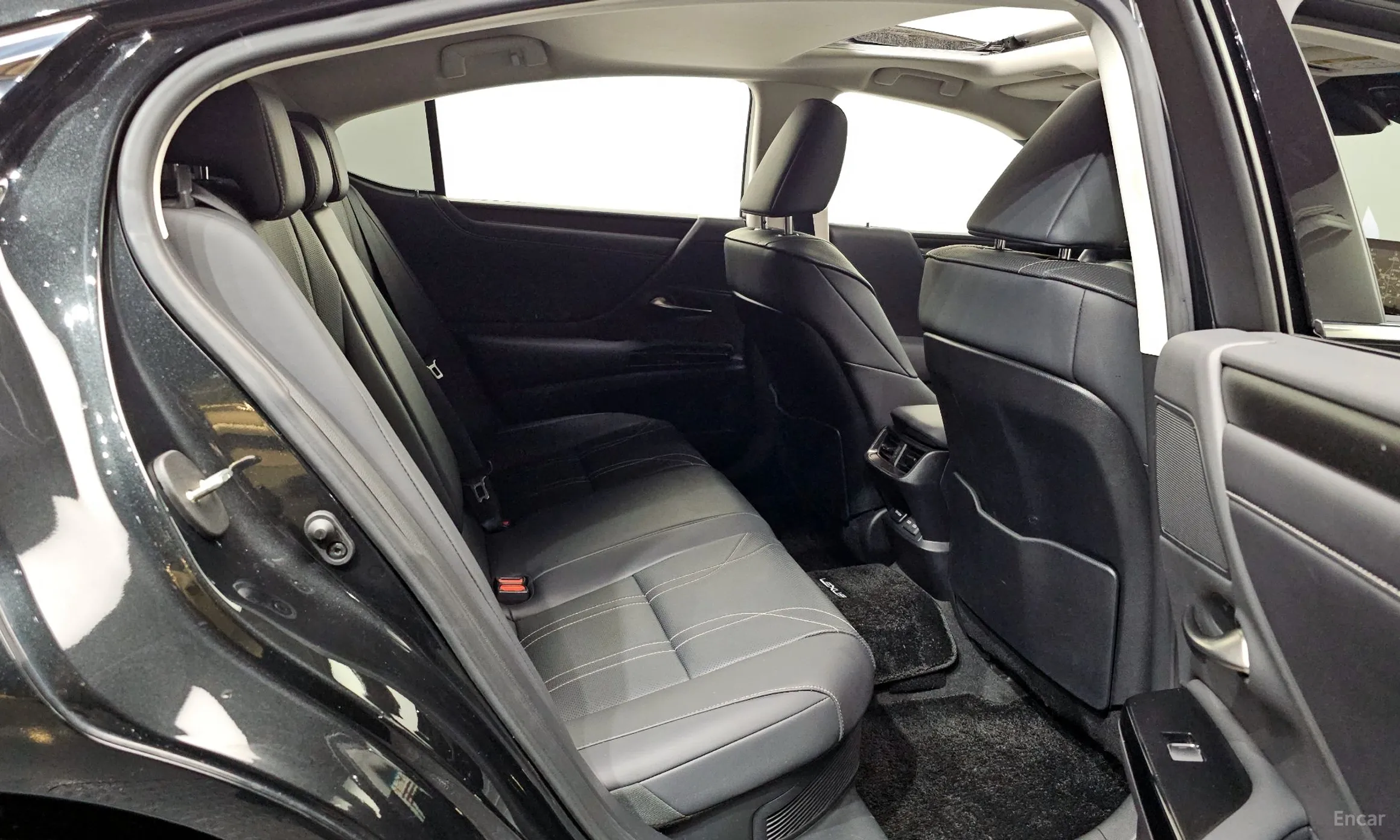 Lexus ES300h 7th Generation превью 12