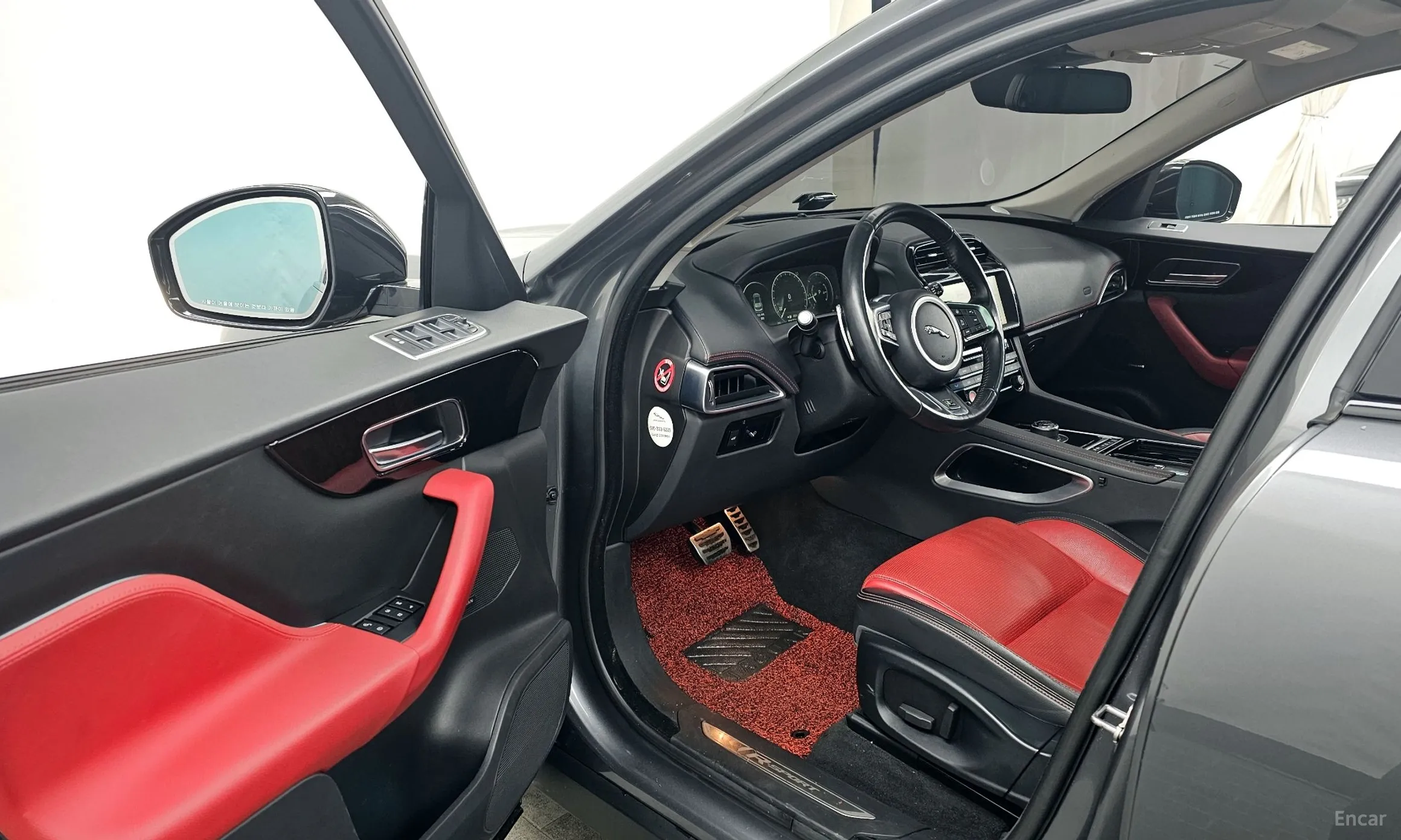 Jaguar F-PACE превью 10