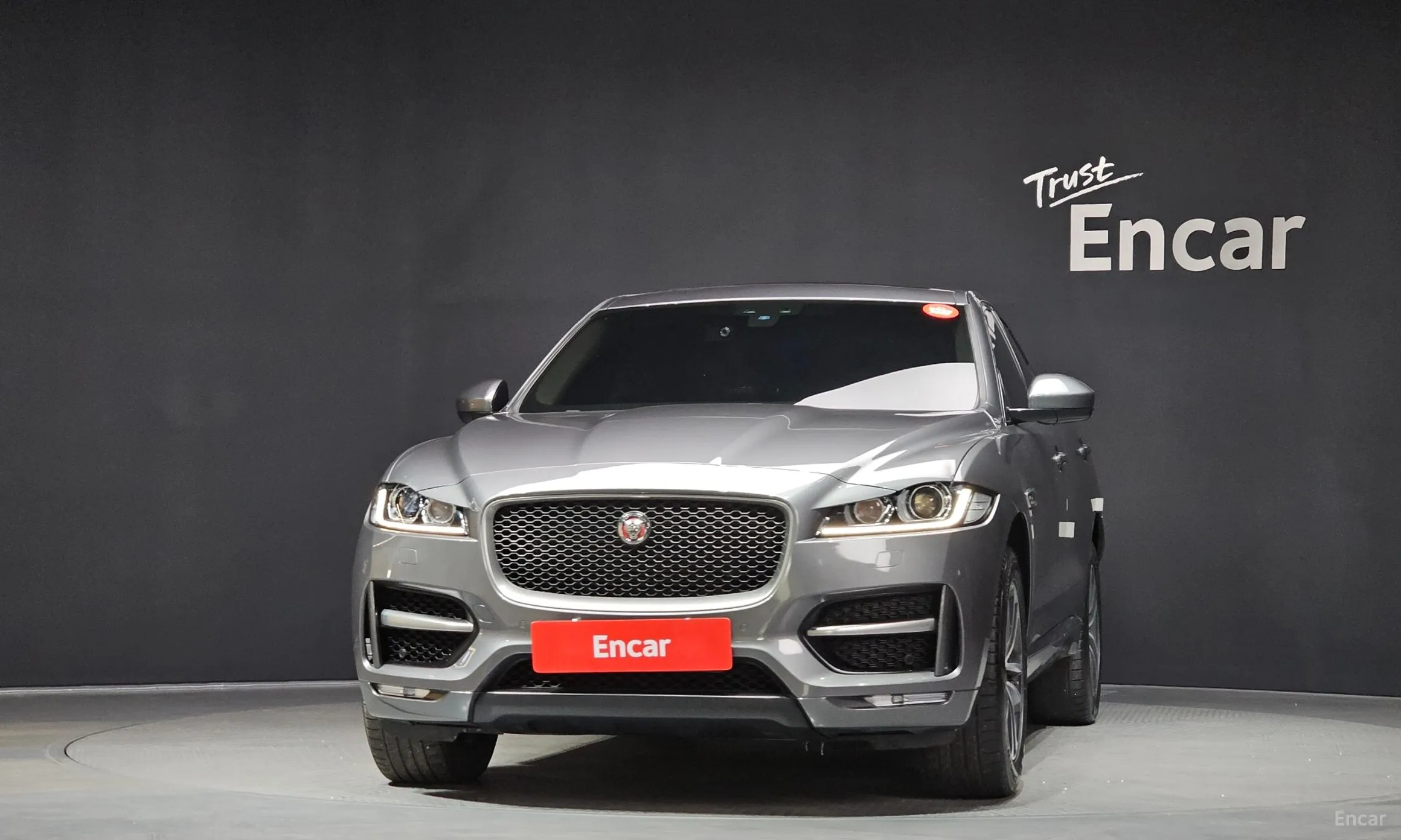 Jaguar F-PACE превью 3