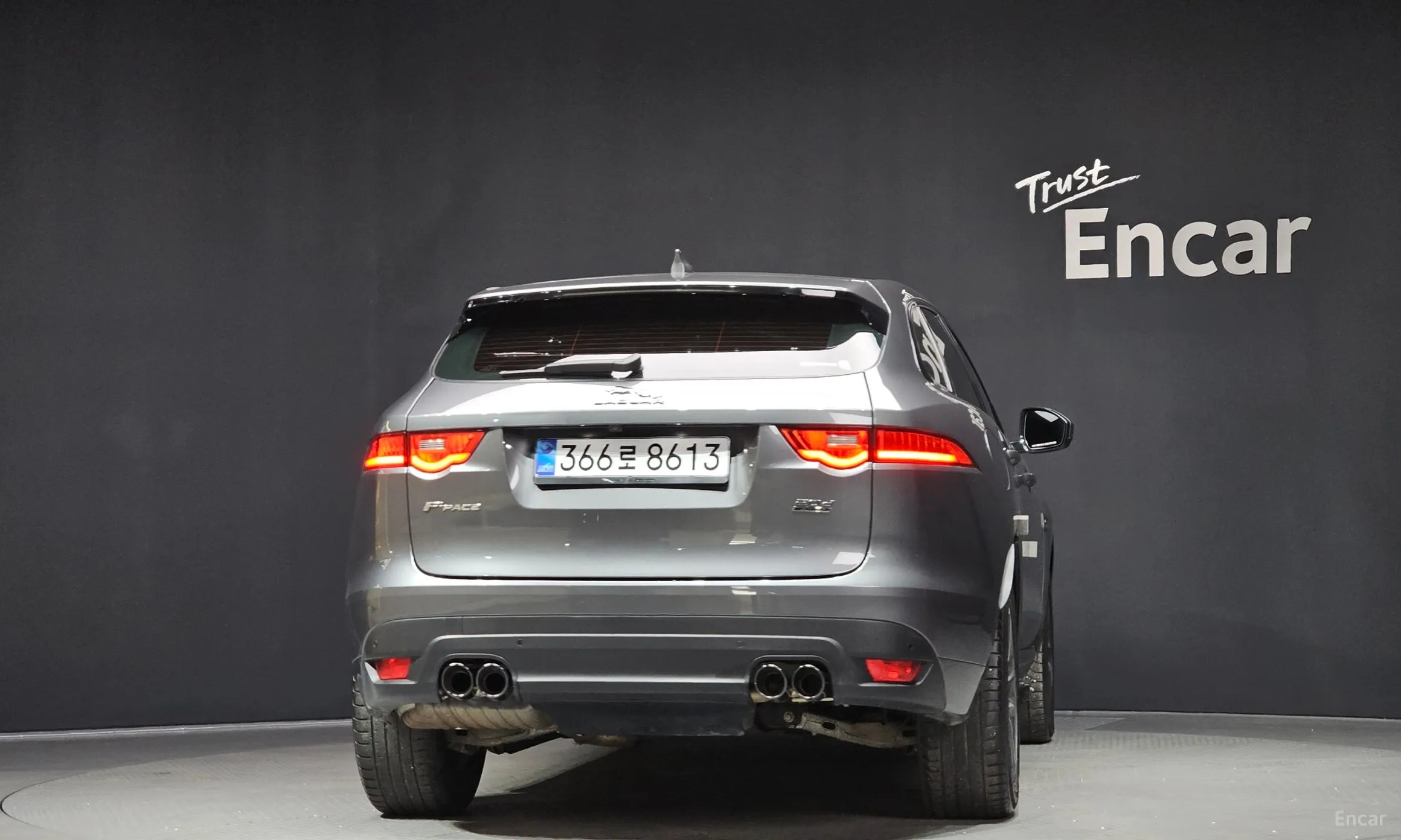 Jaguar F-PACE превью 4