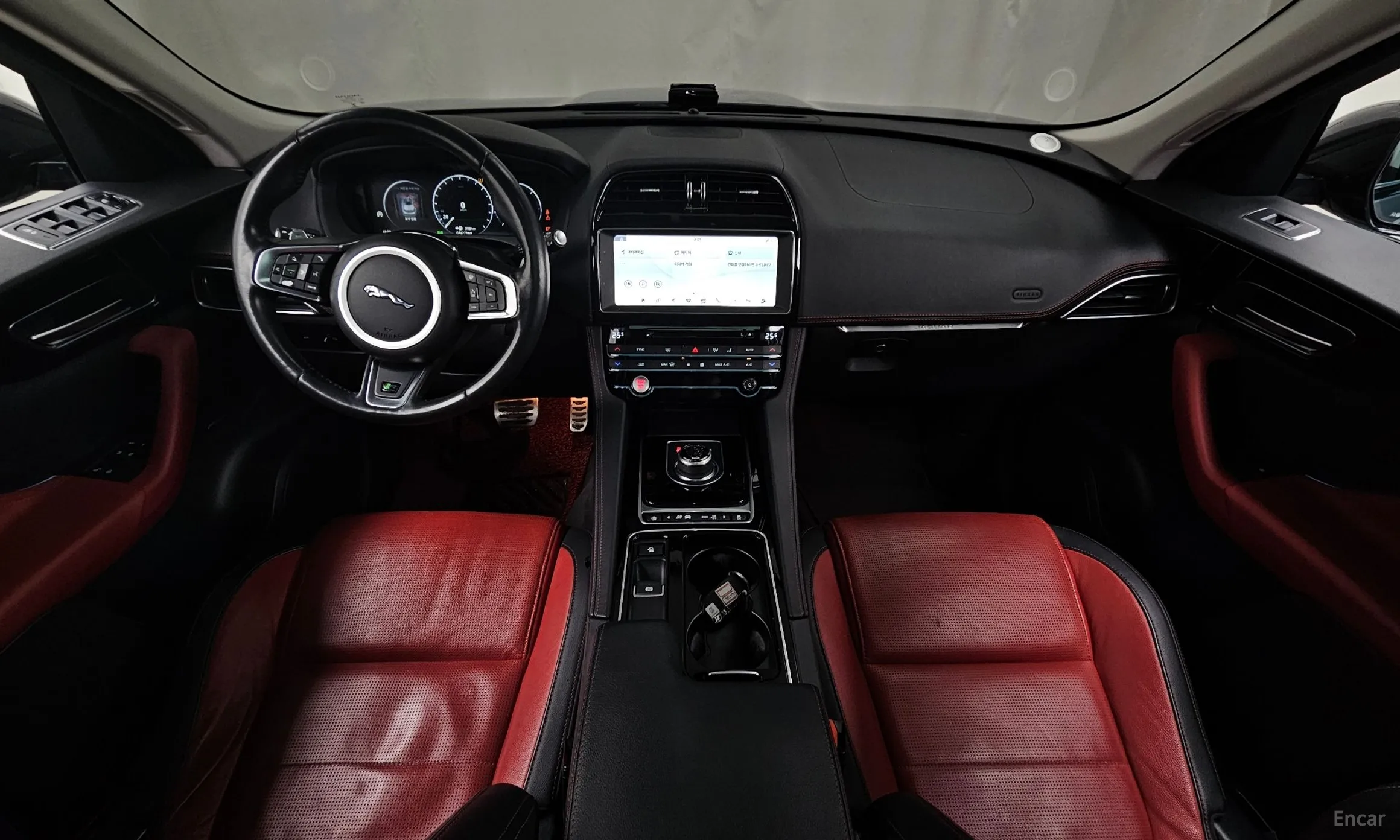 Jaguar F-PACE превью 7
