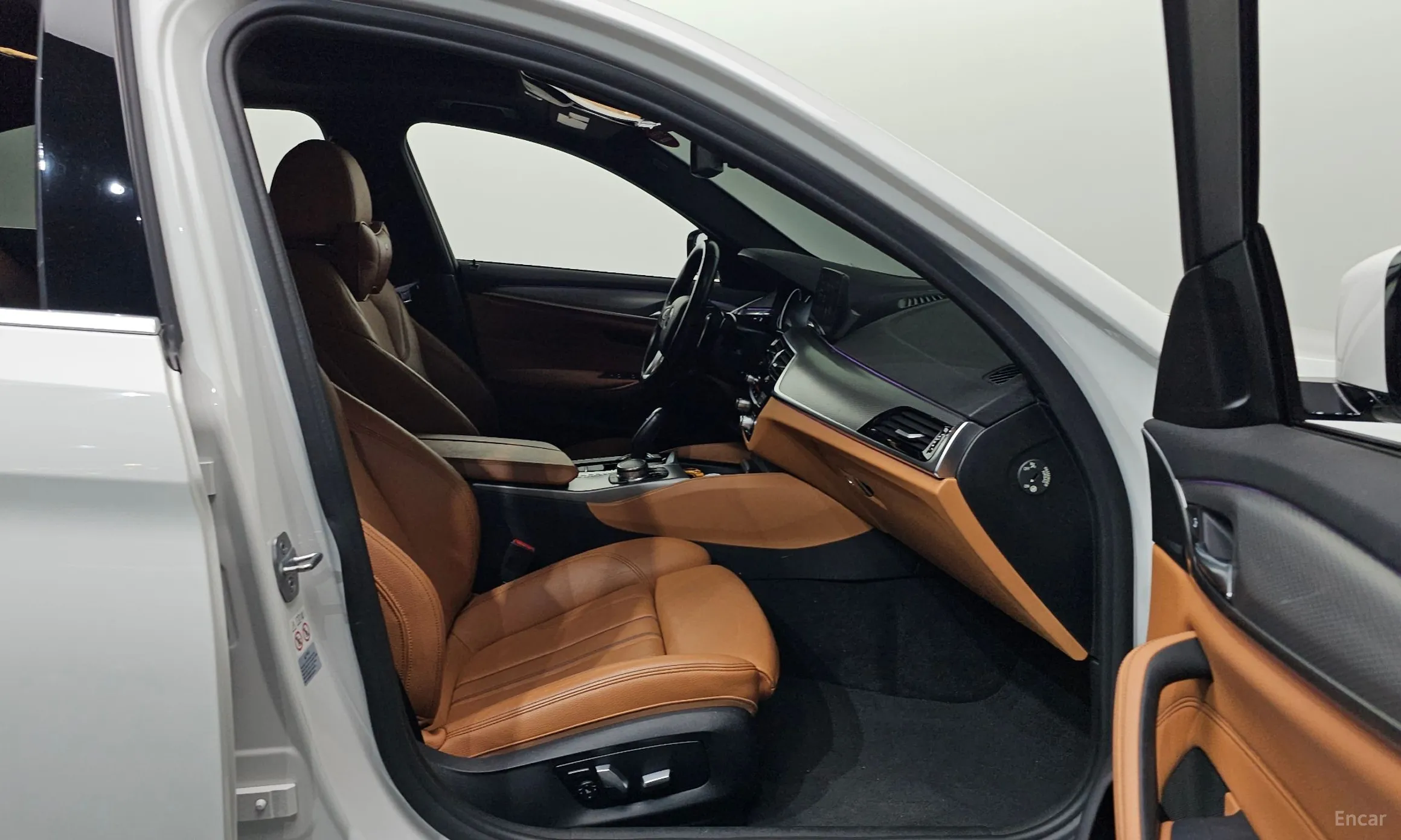 BMW 5 Series (G30) превью 11