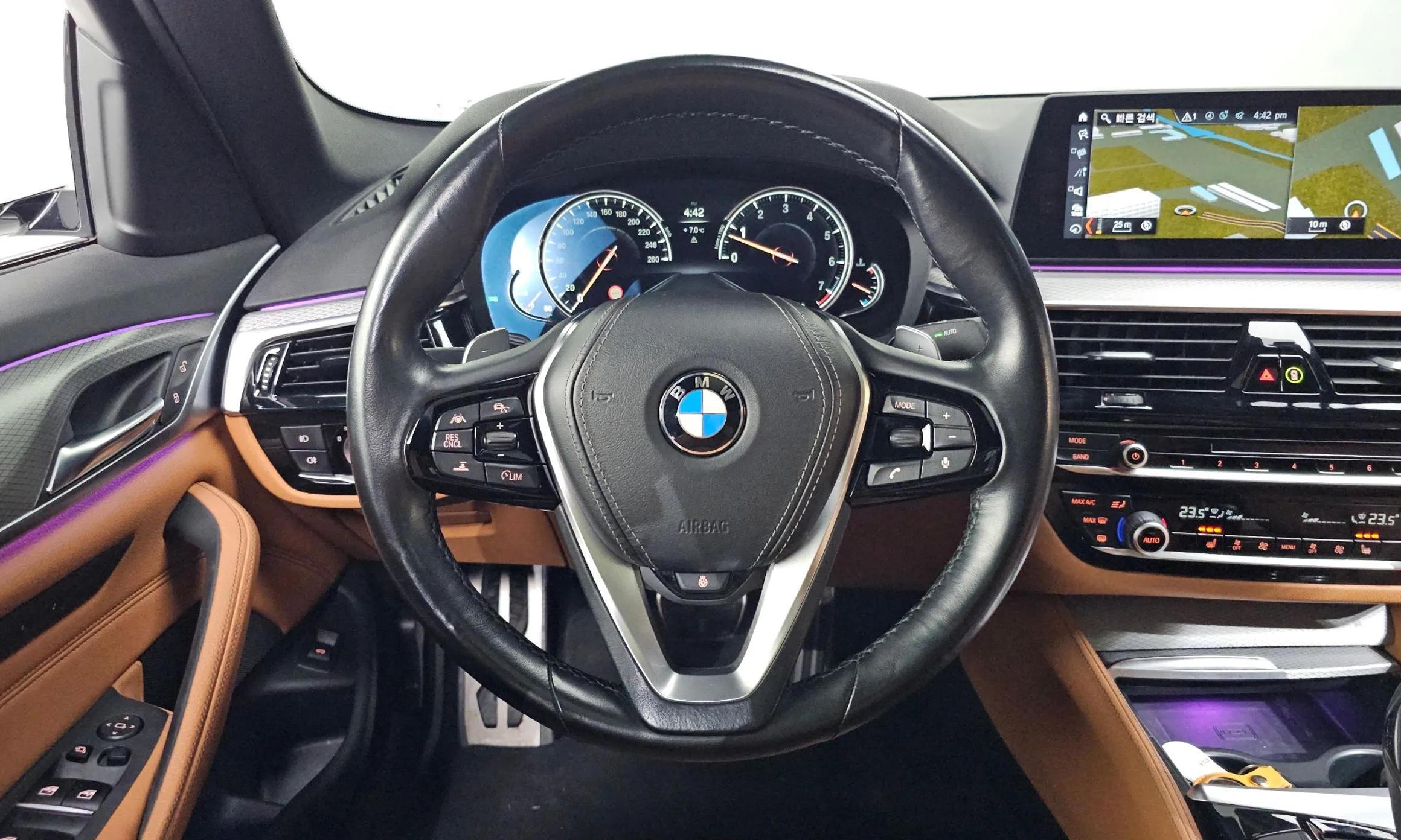 BMW 5 Series (G30) превью 13