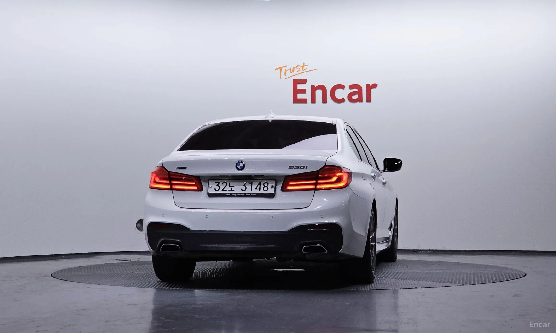 BMW 5 Series (G30) превью 4