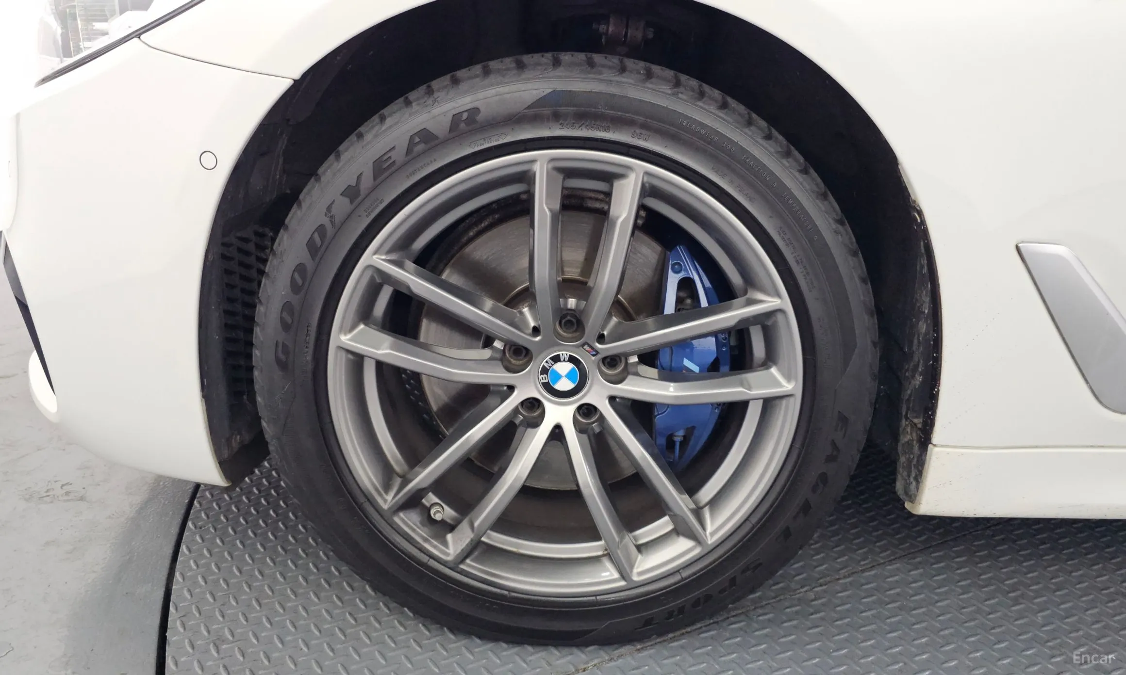 BMW 5 Series (G30) превью 5