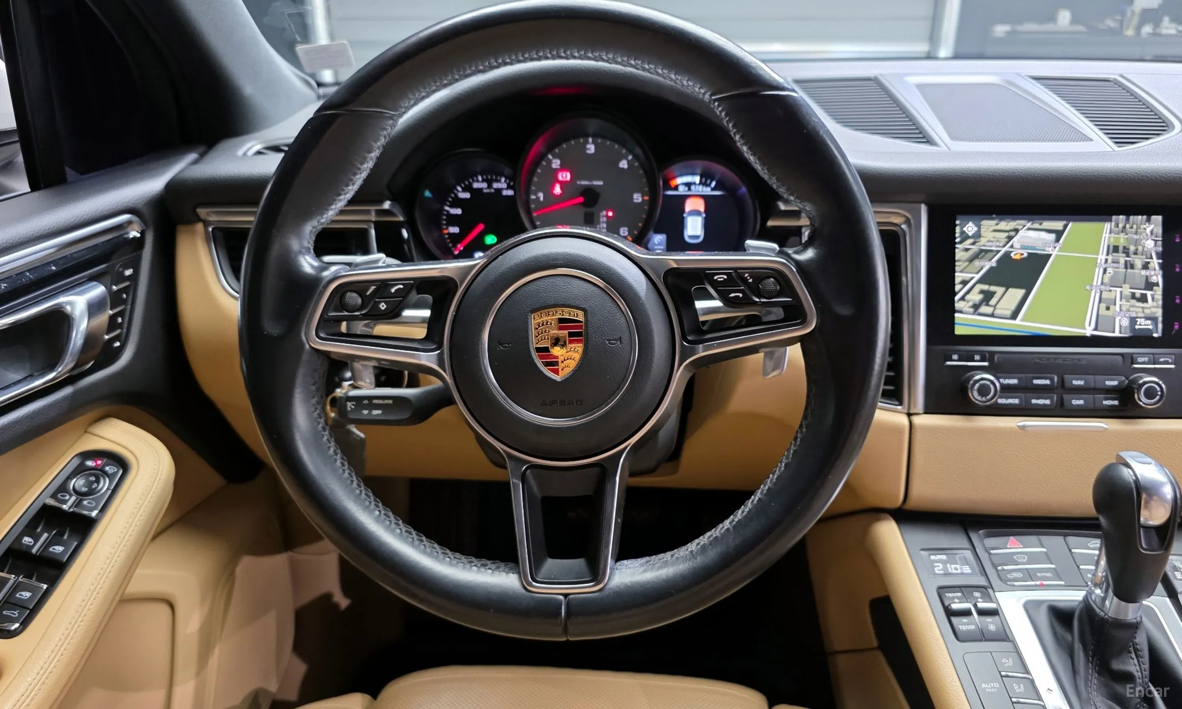 Porsche Macan превью 13