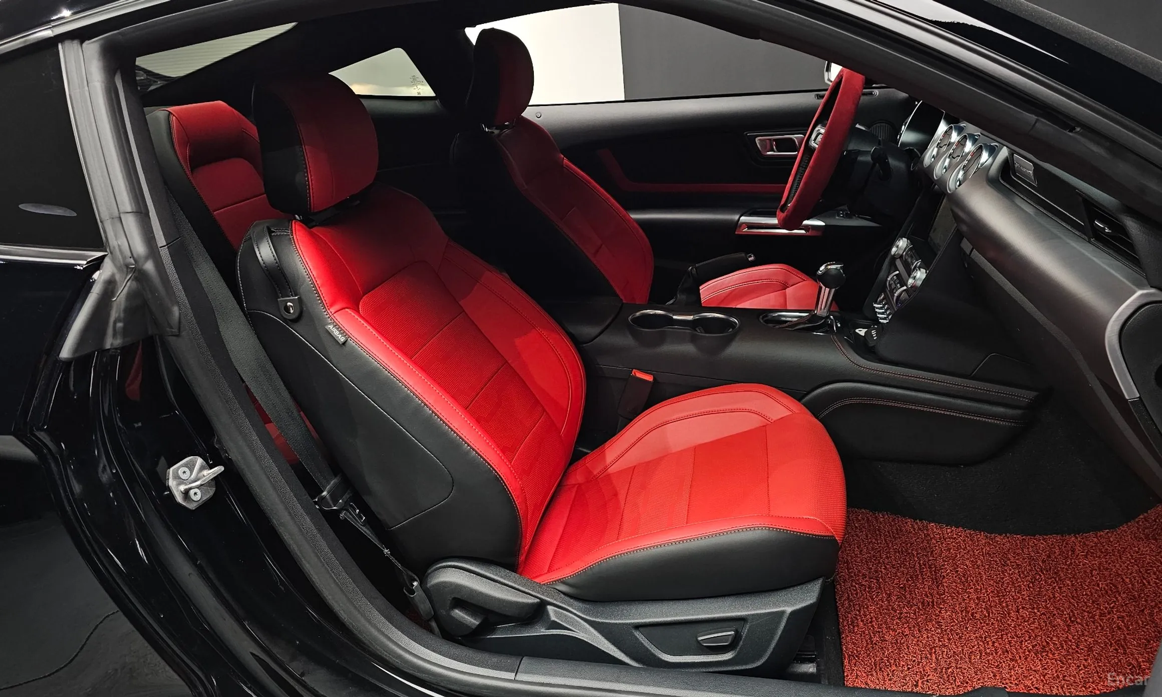 Ford Mustang превью 10