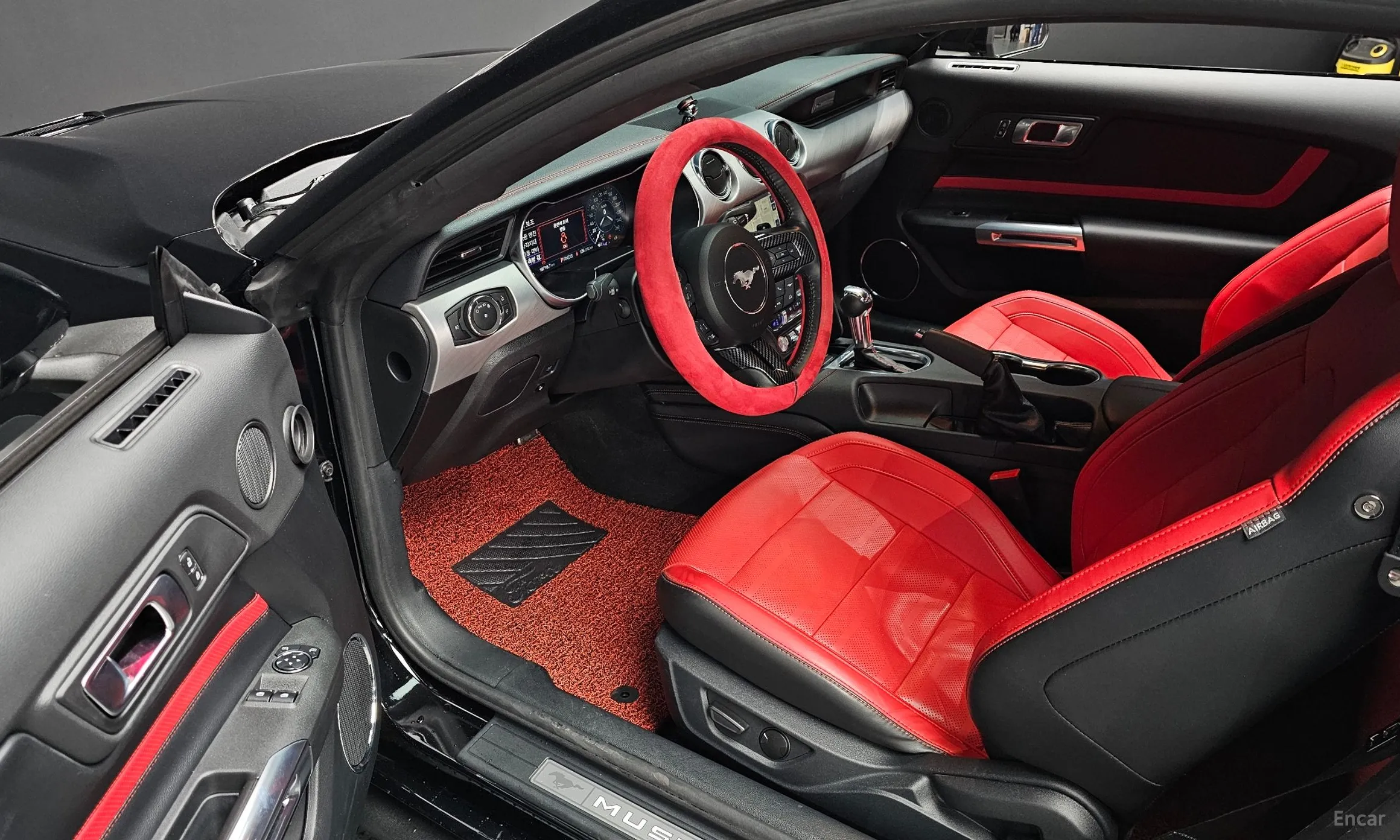 Ford Mustang превью 11