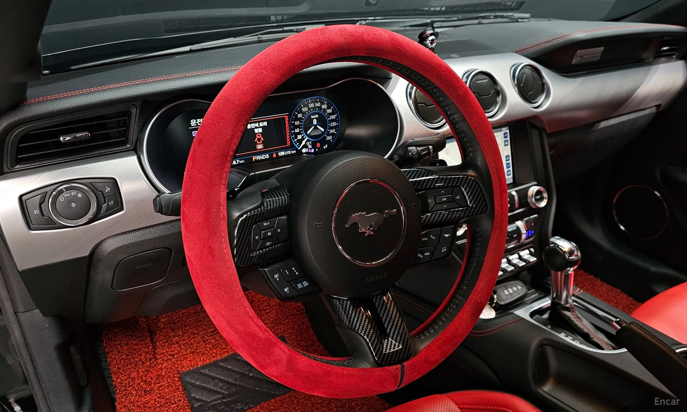 Ford Mustang превью 13