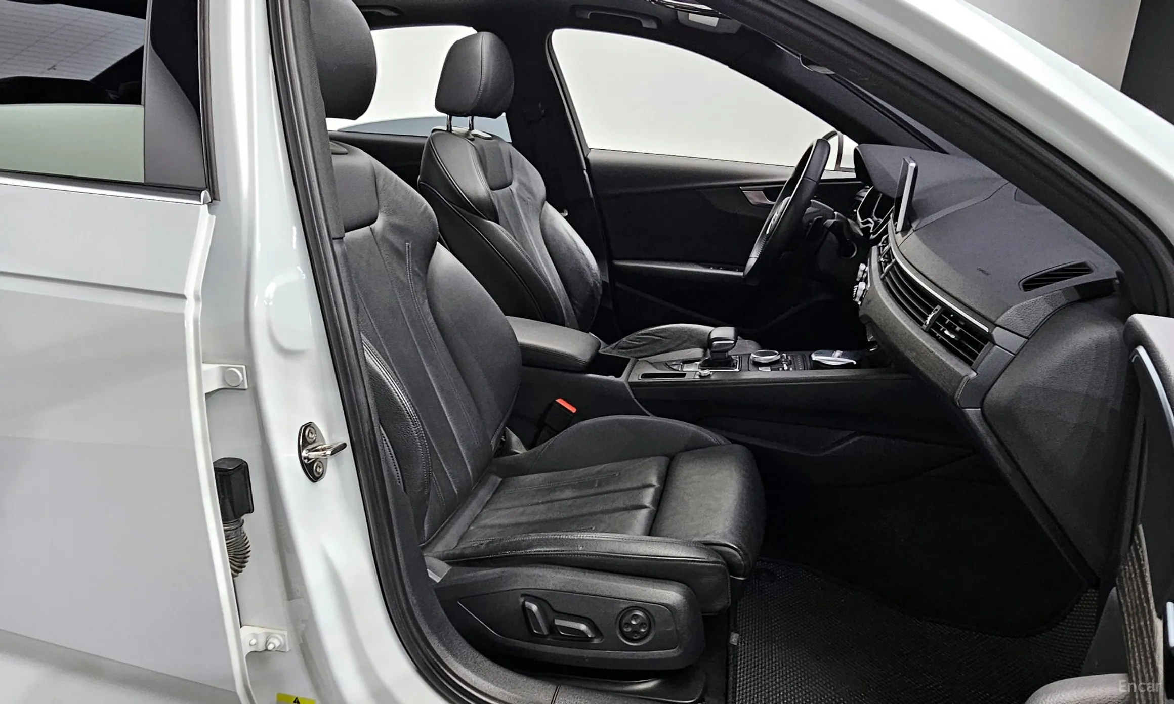 Audi A4 (B9) превью 10