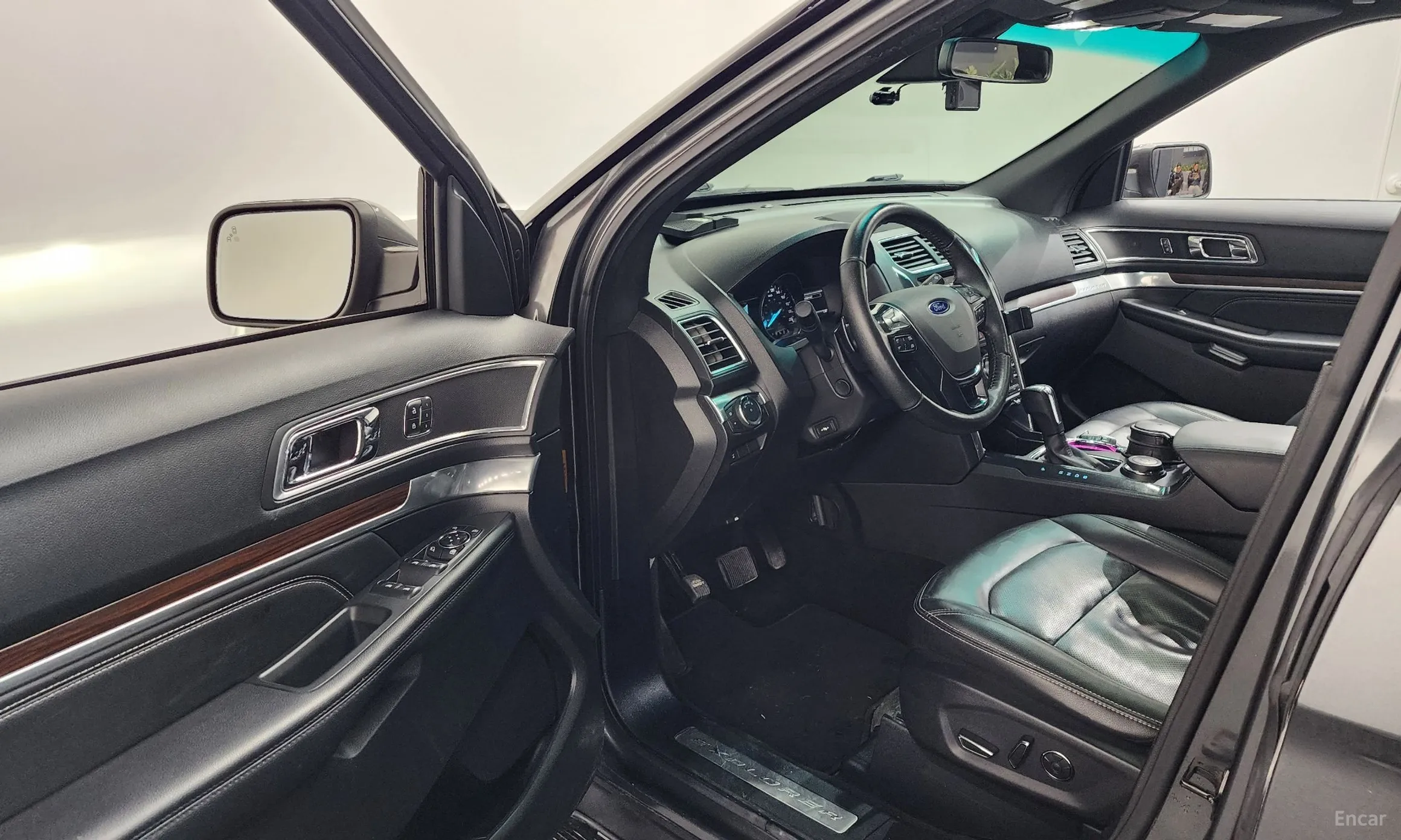 Ford Explorer превью 10