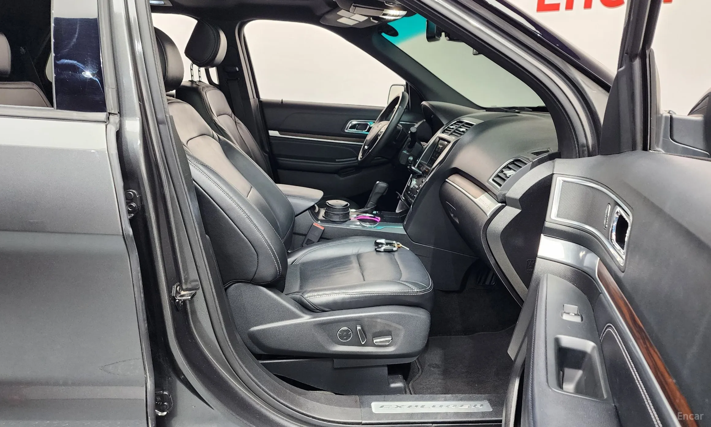 Ford Explorer превью 11