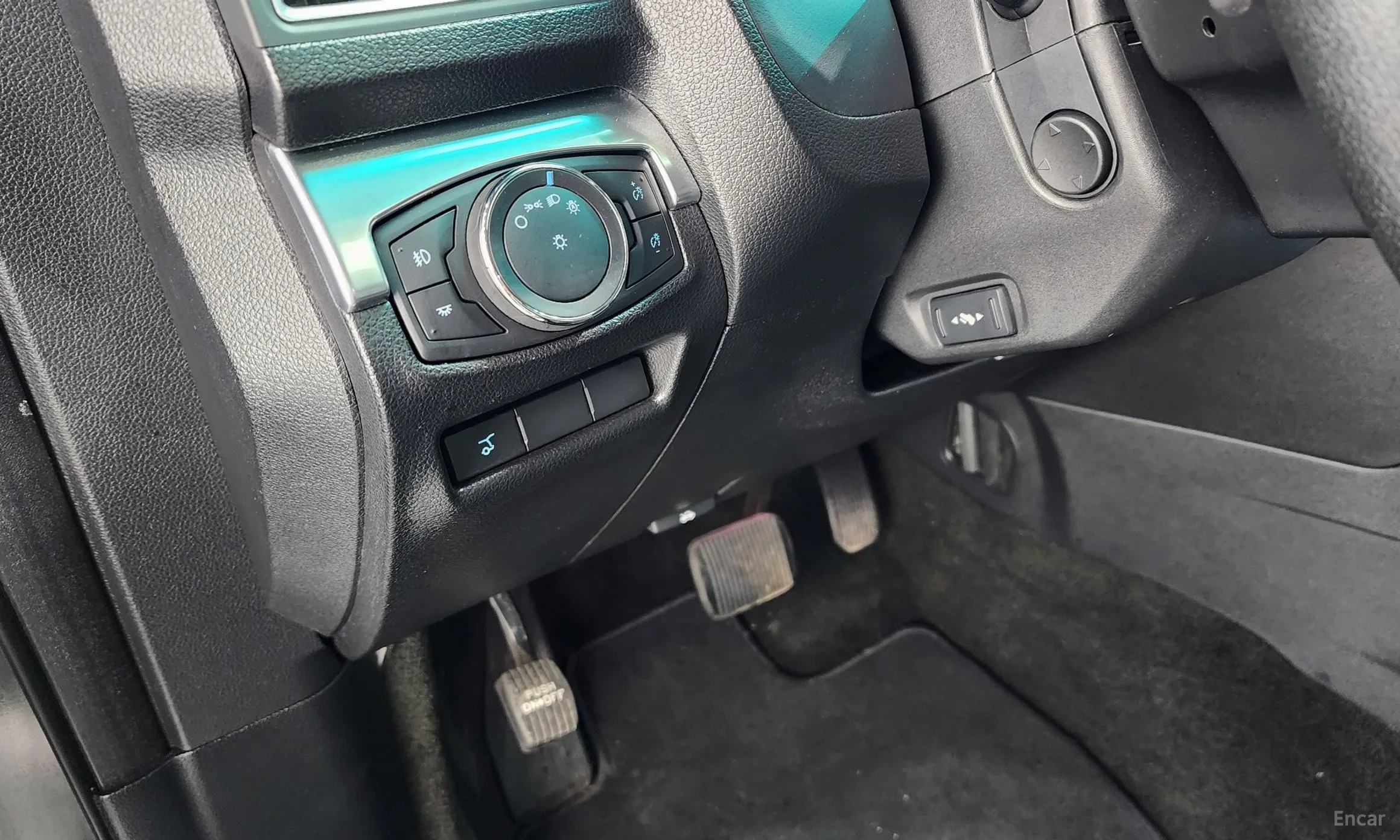 Ford Explorer превью 14