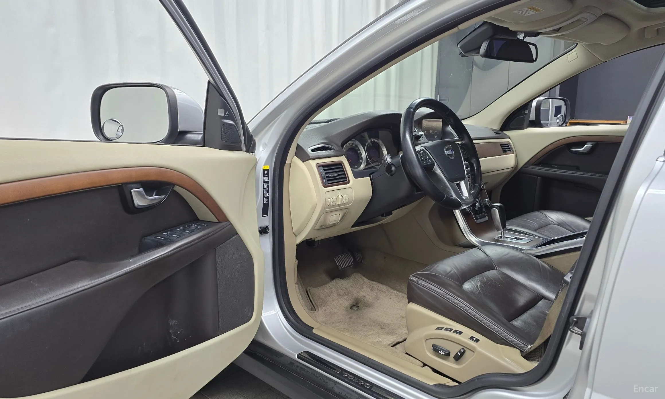 Volvo XC70 превью 10