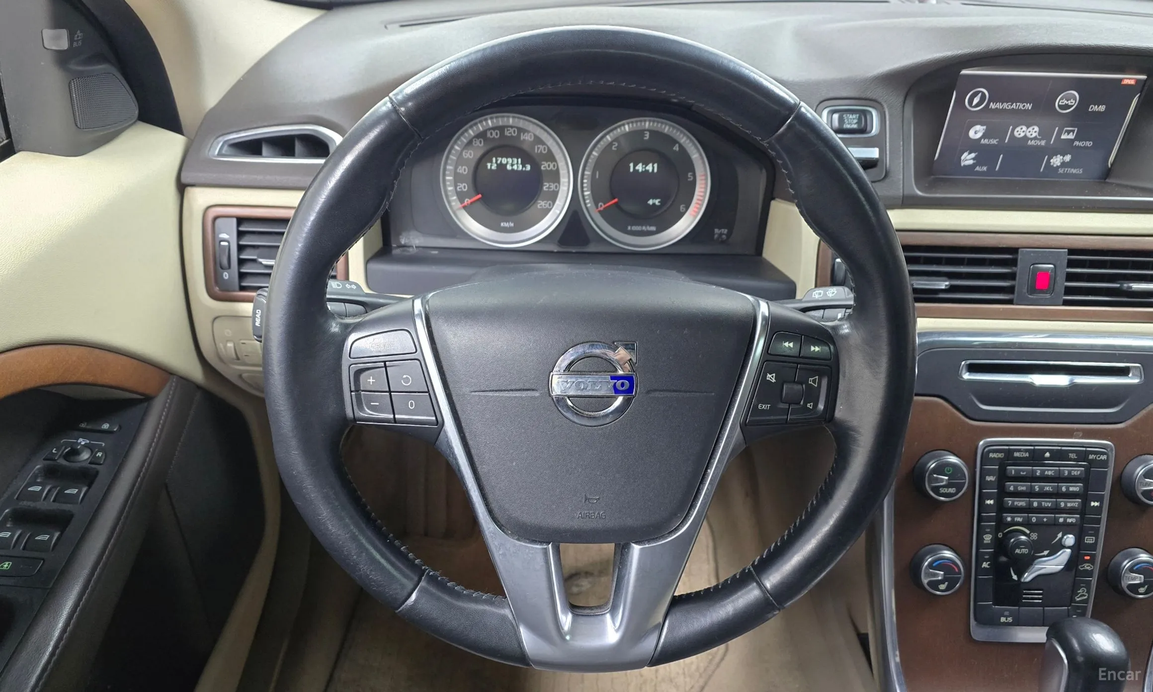 Volvo XC70 превью 13