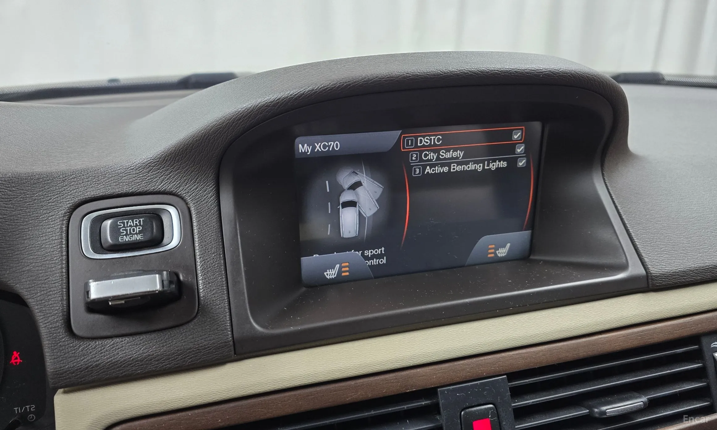 Volvo XC70 превью 14