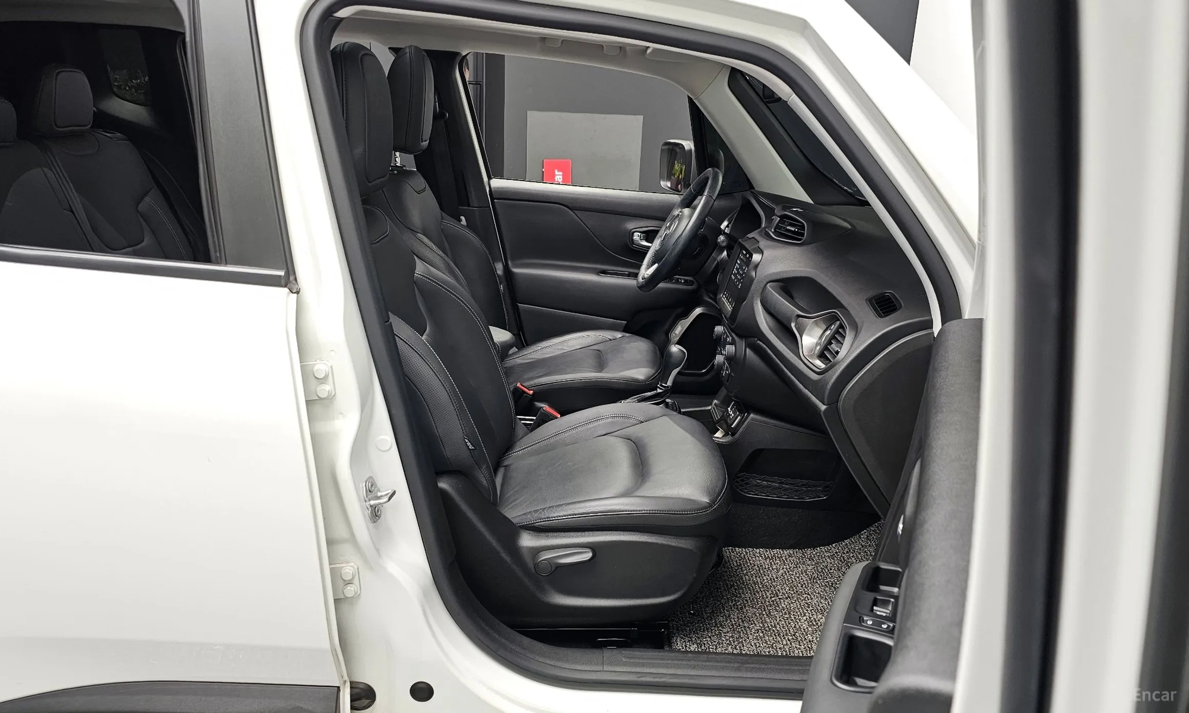 Jeep Renegade превью 11