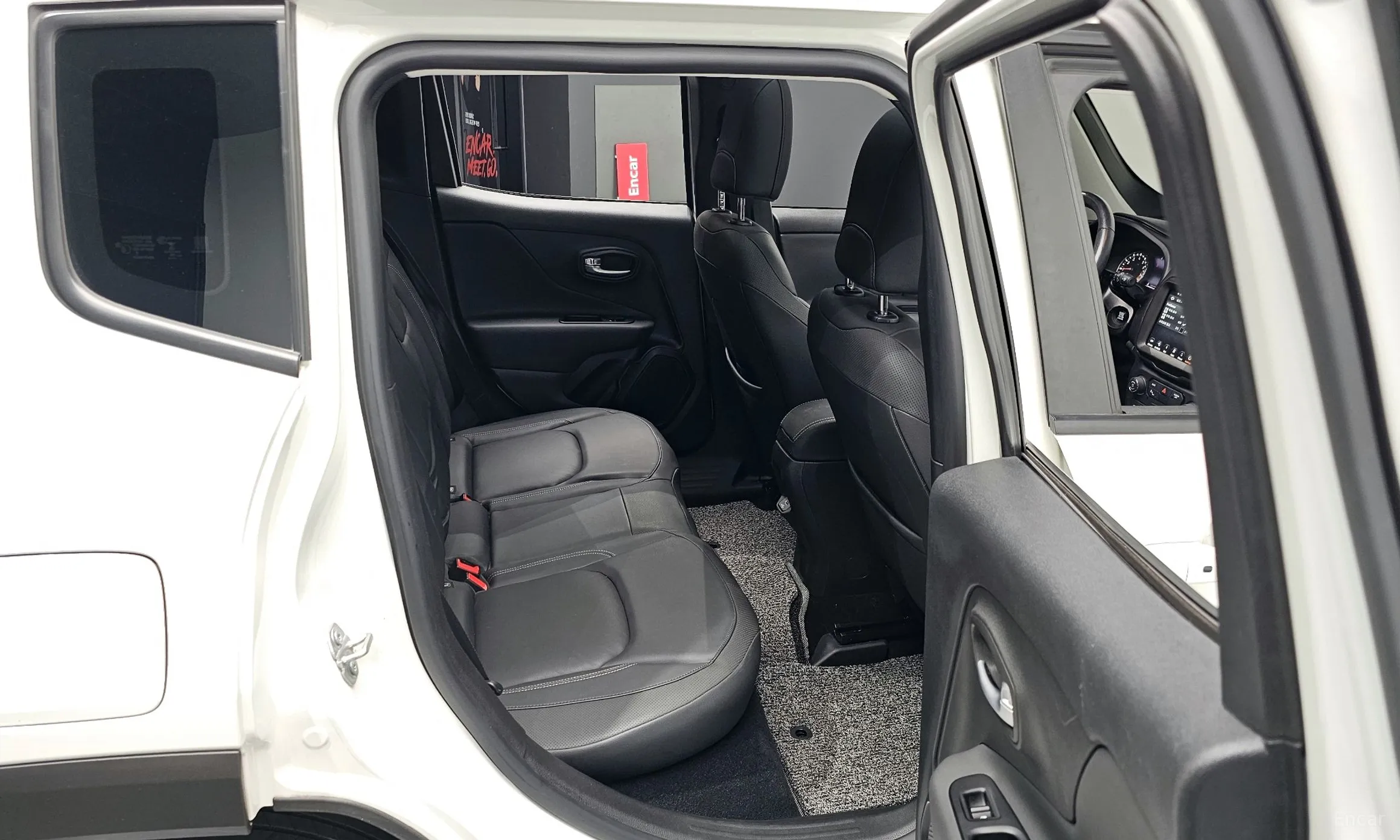 Jeep Renegade превью 12