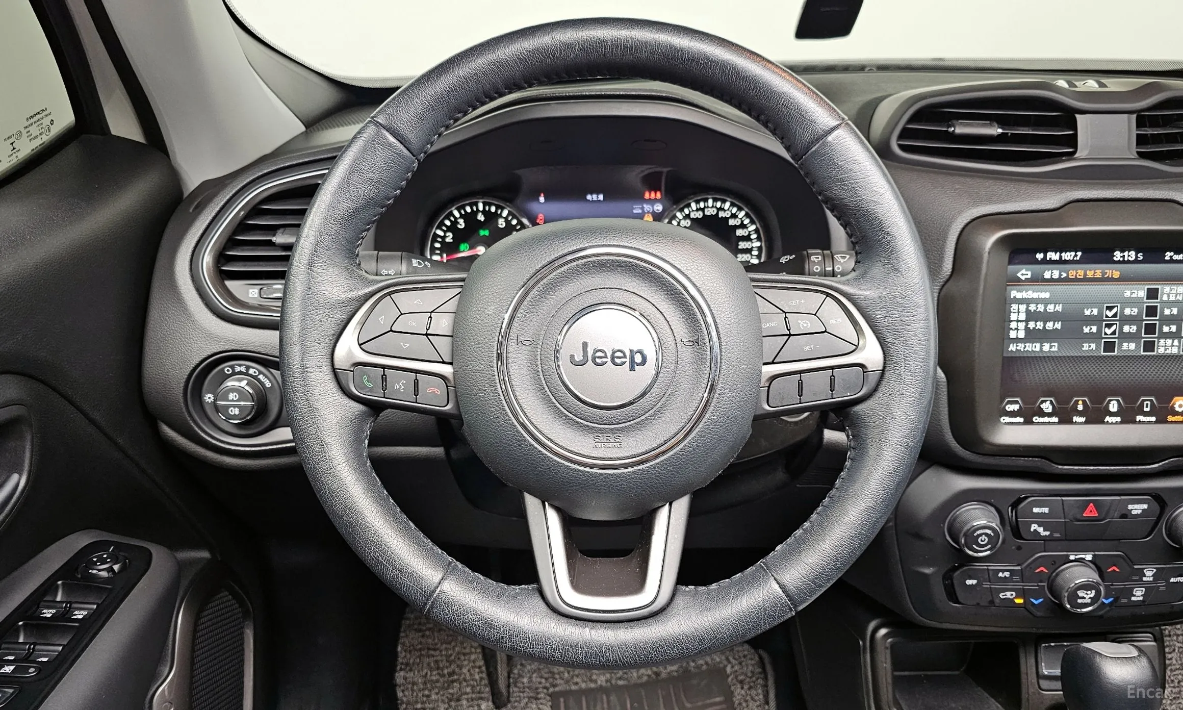 Jeep Renegade превью 13