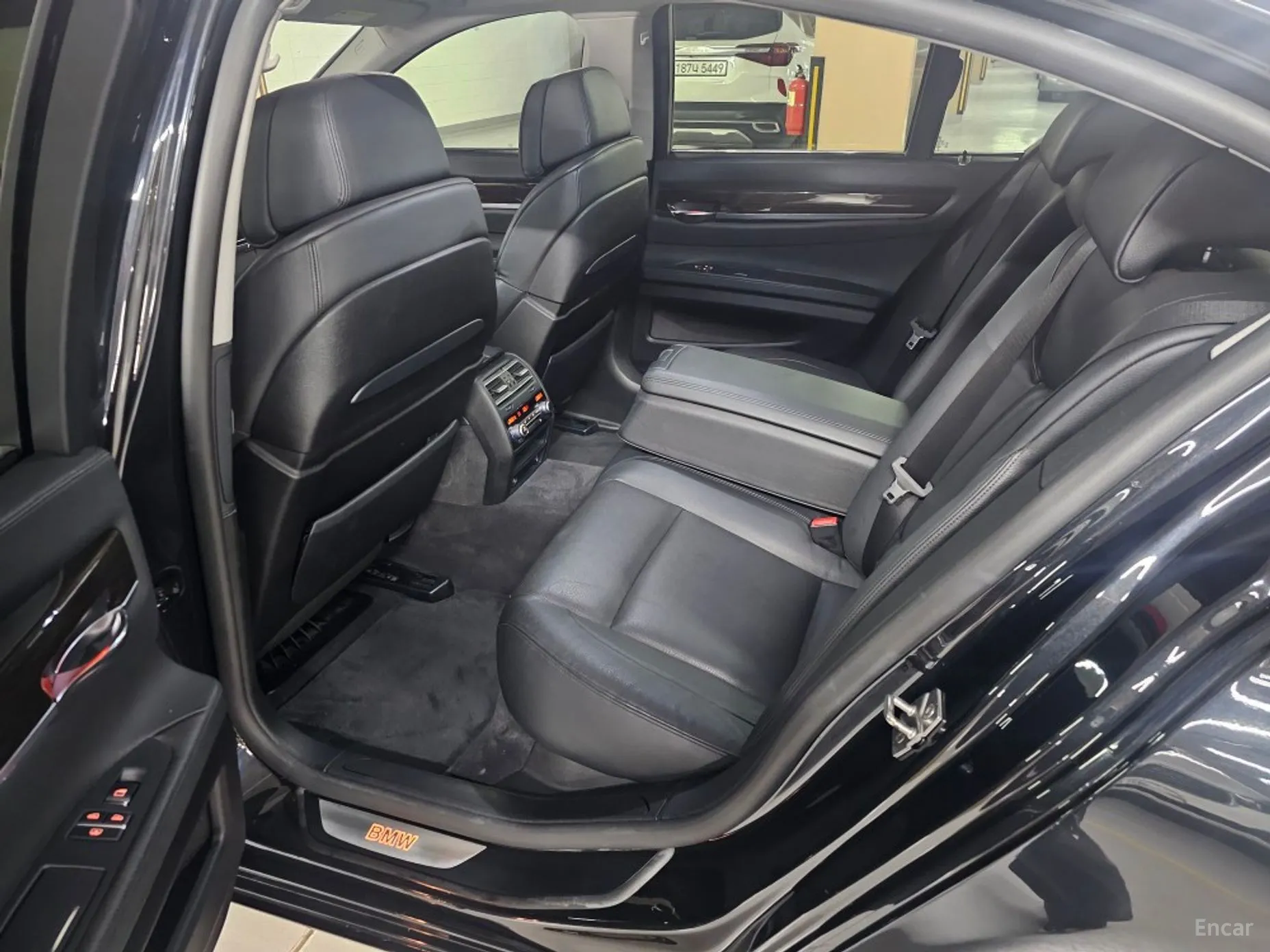BMW 7 Series (F01) превью 8
