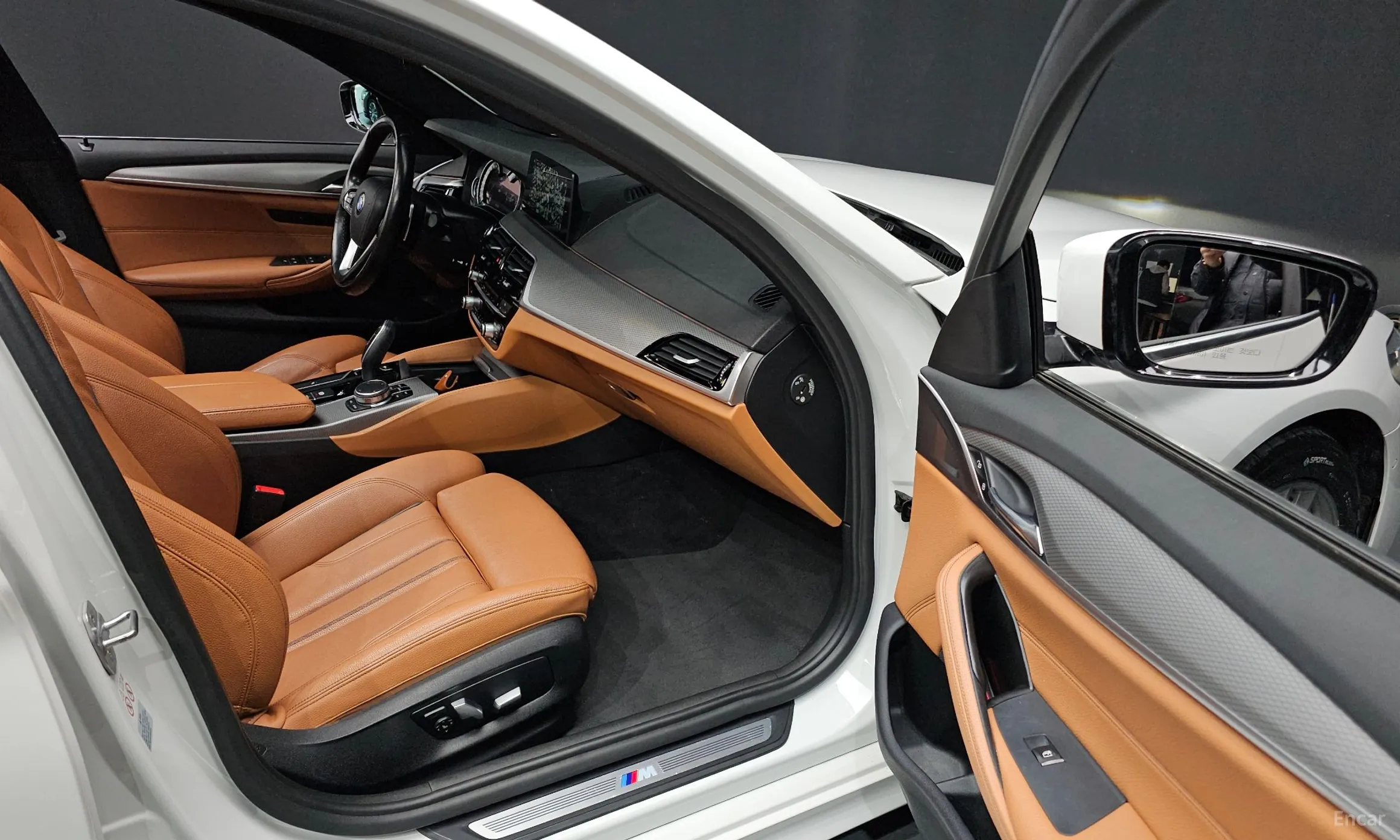 BMW 5 Series (G30) превью 10