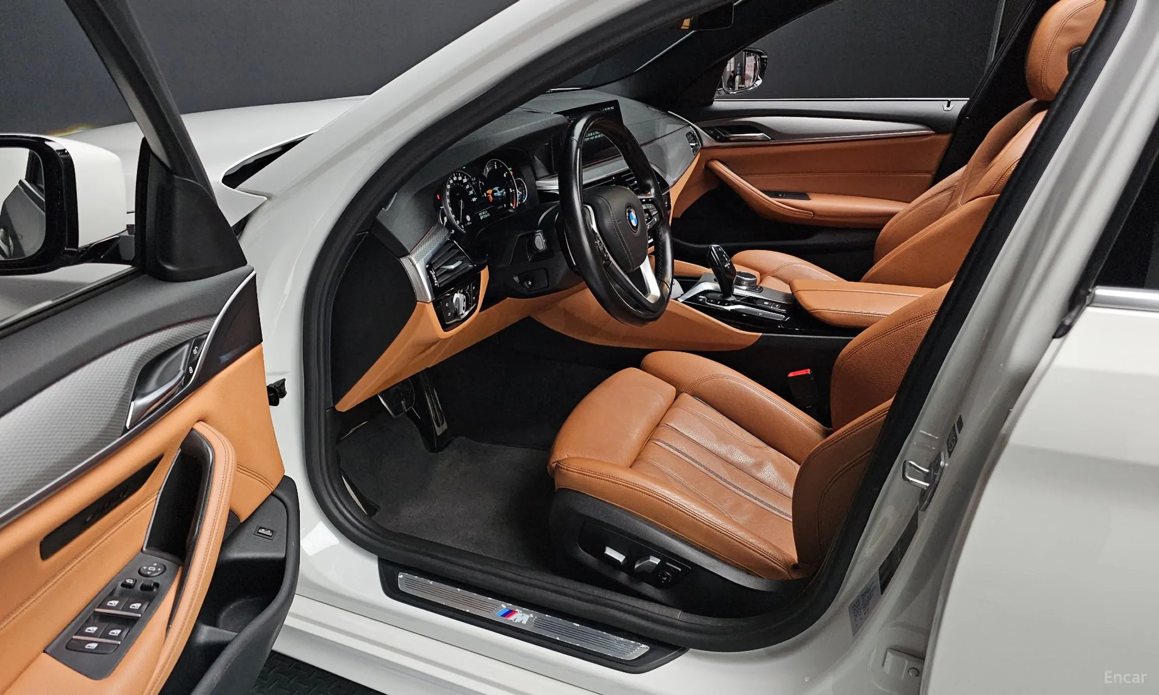 BMW 5 Series (G30) превью 11