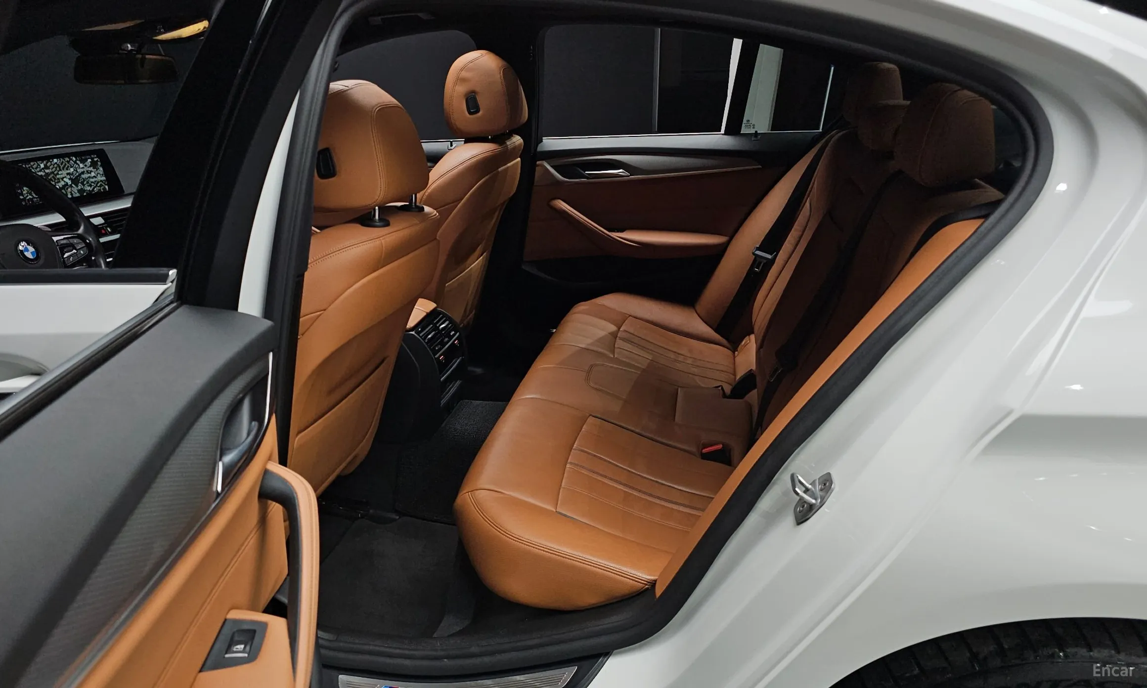 BMW 5 Series (G30) превью 12
