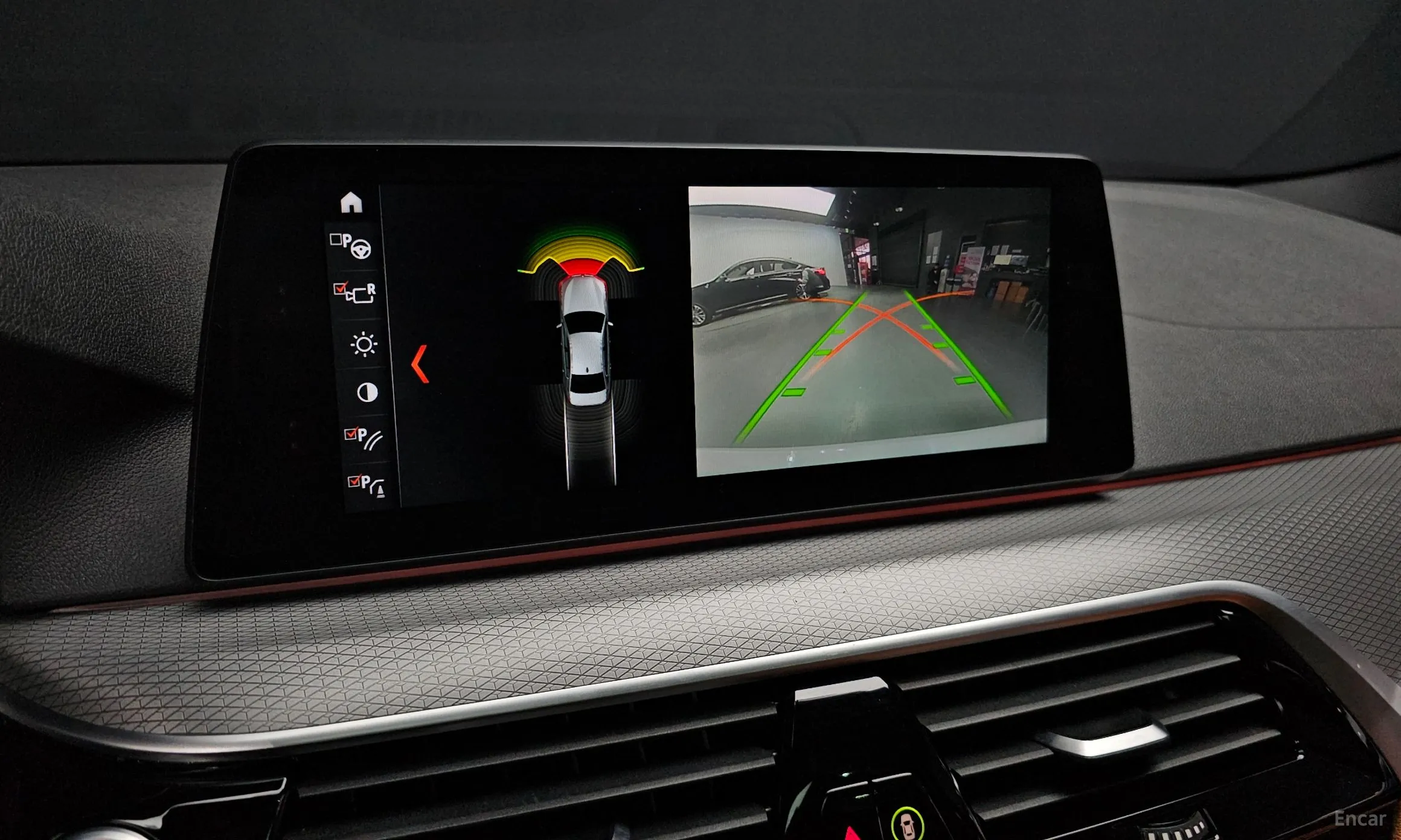 BMW 5 Series (G30) превью 15