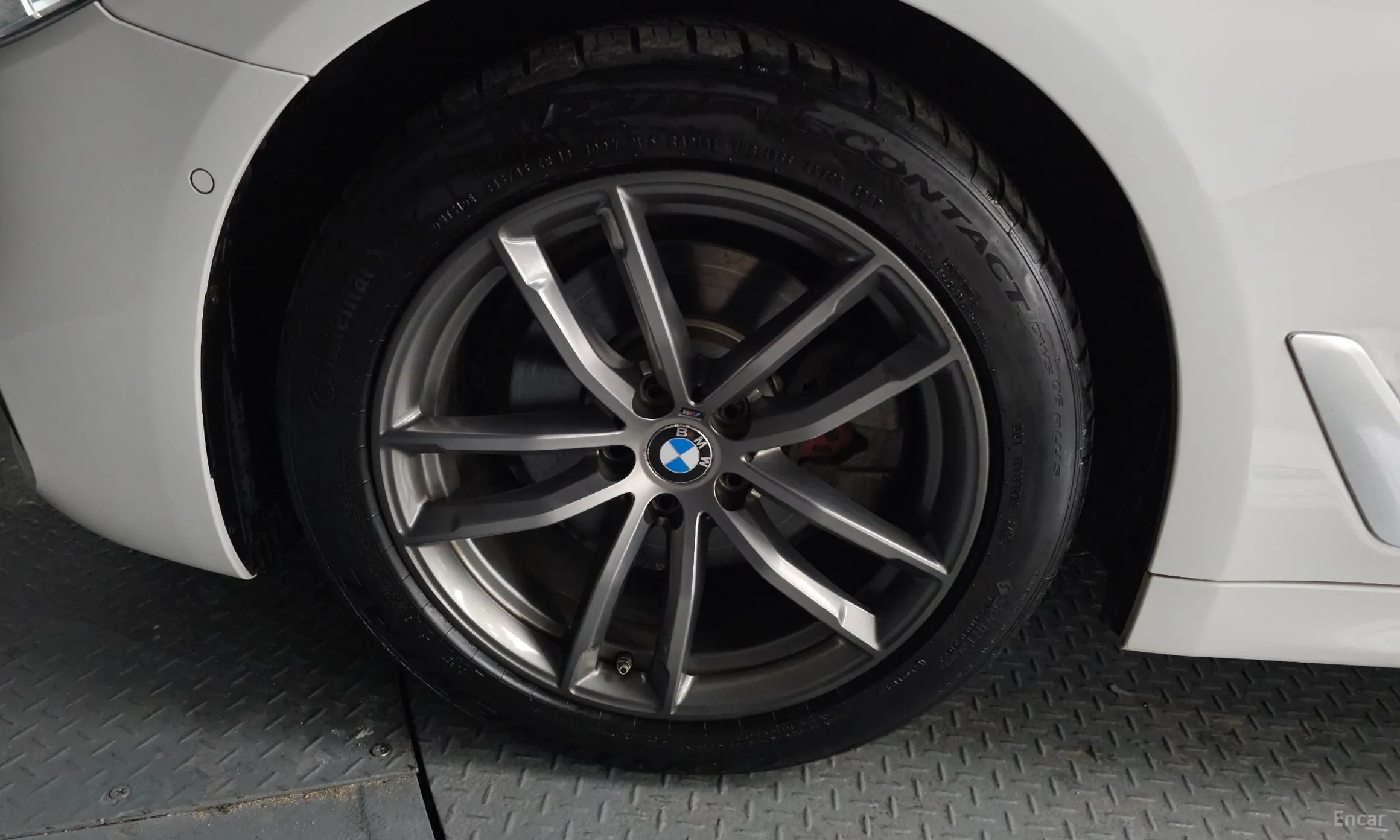 BMW 5 Series (G30) превью 5