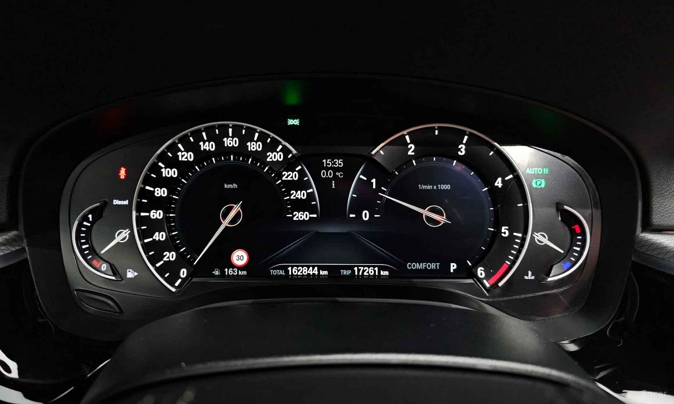 BMW 5 Series (G30) превью 8