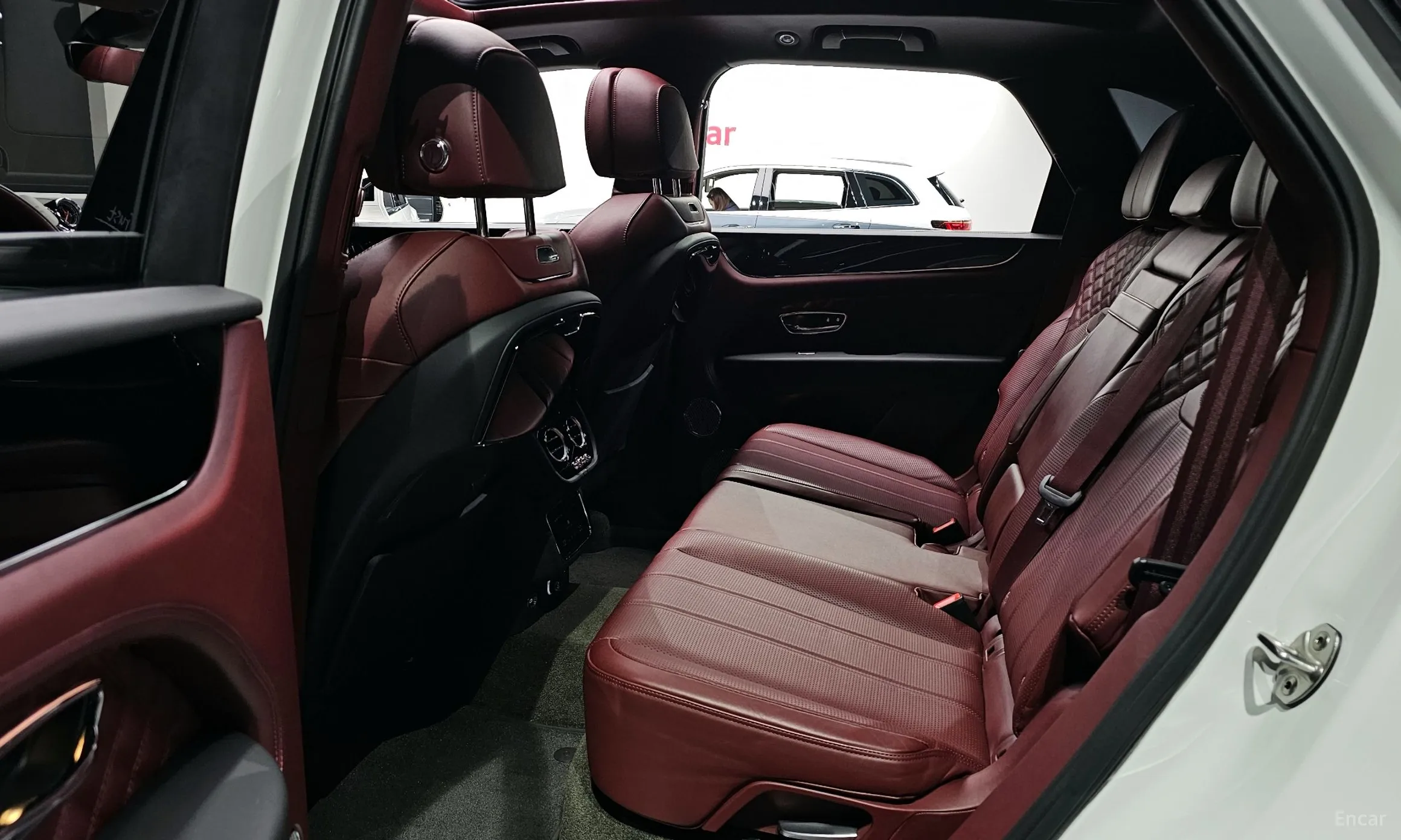 Bentley Bentayga превью 12