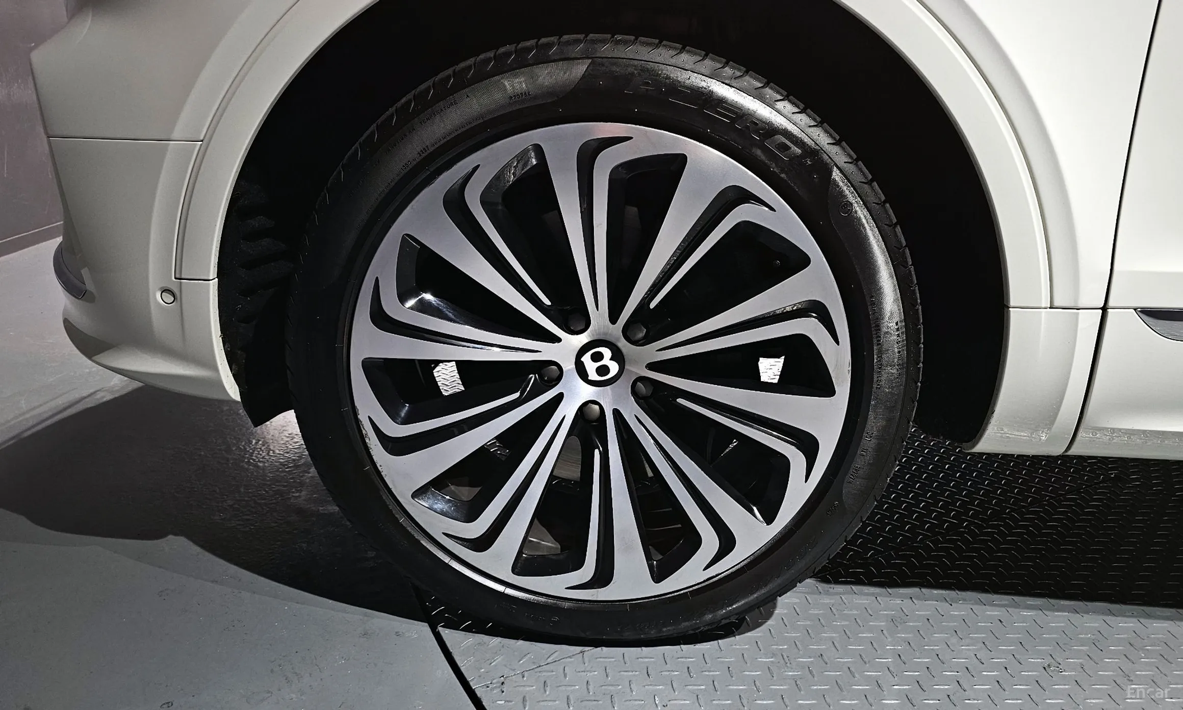 Bentley Bentayga превью 5